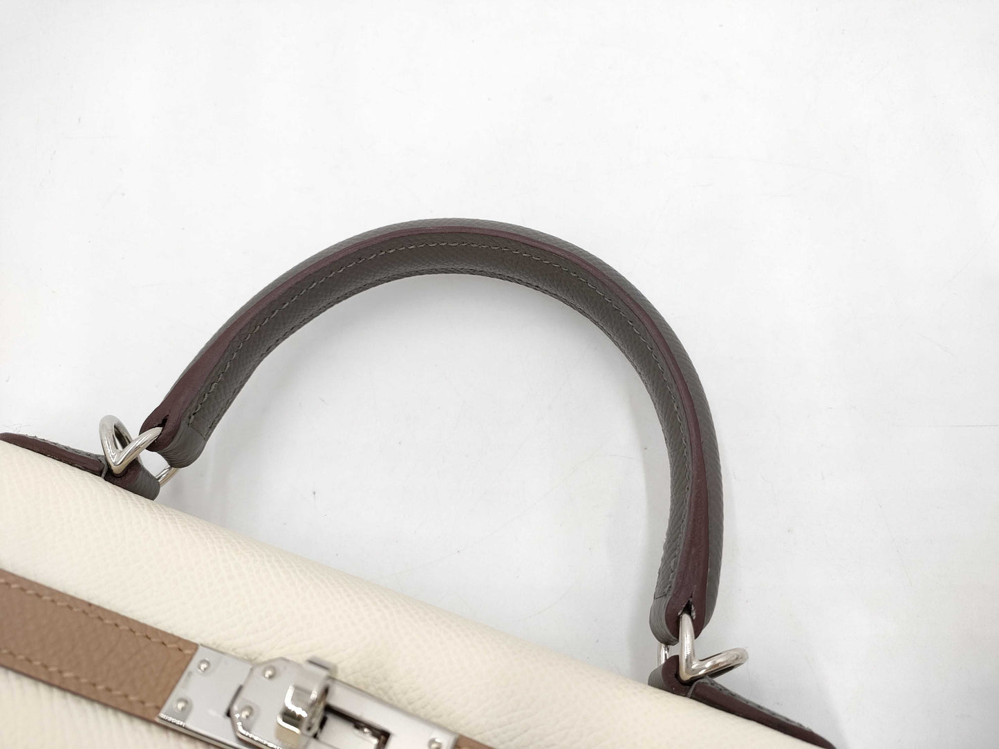 HERMES Kelly 25 Epson Tricolor Nata x Chai x Grimeyer U Stamp Shoulder Bag