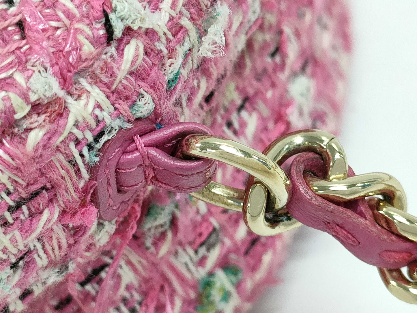CHANEL Matelasse Round Chain Shoulder Bag Pink Tweed Bag