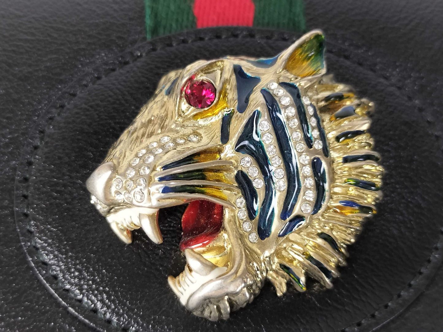GUCCI Tiger Head Sherry Shoulder Bag