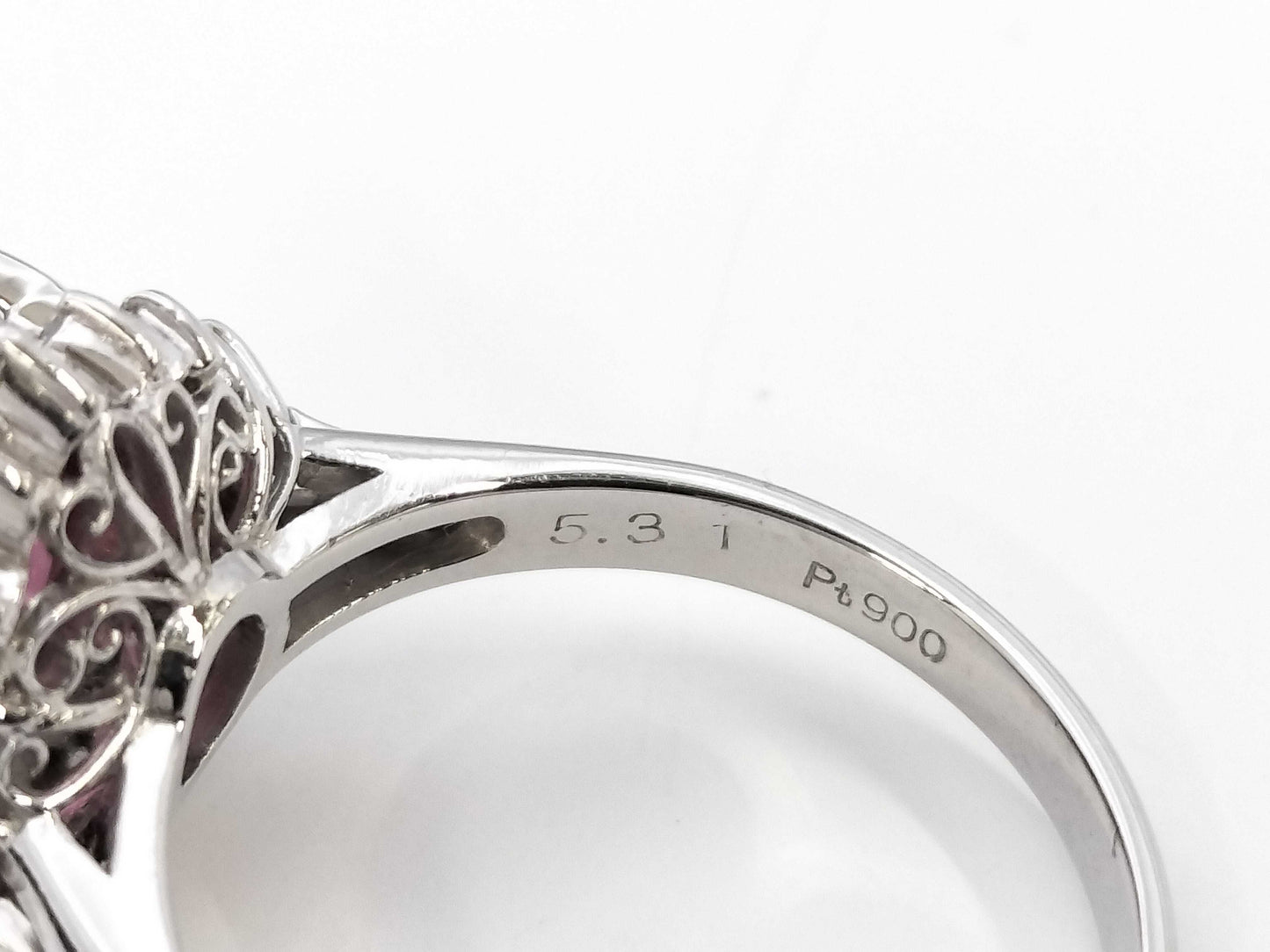 5.31ct colored stone, 0.44ct diameter, PT900, 8.3g ring