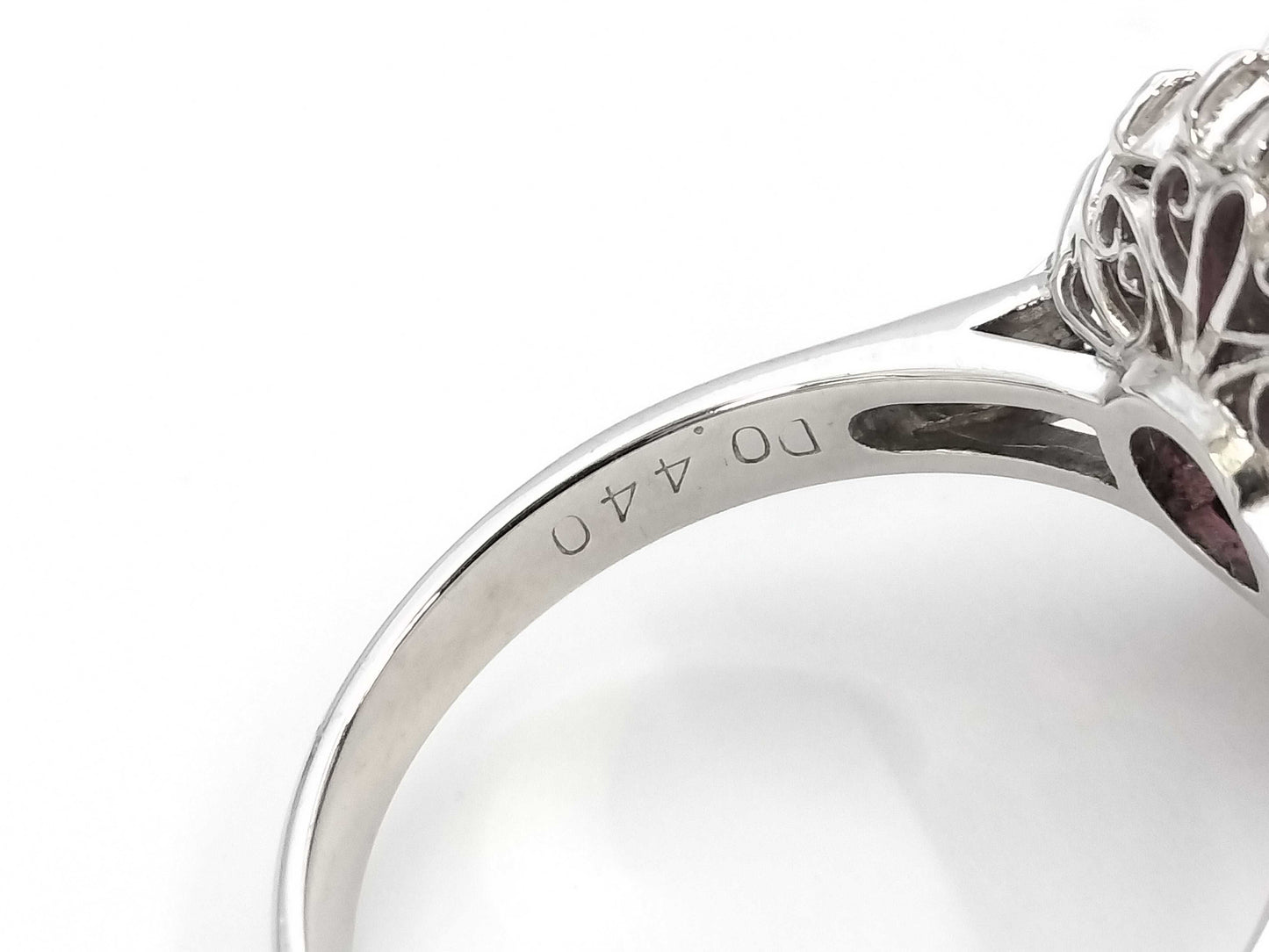 5.31ct colored stone, 0.44ct diameter, PT900, 8.3g ring
