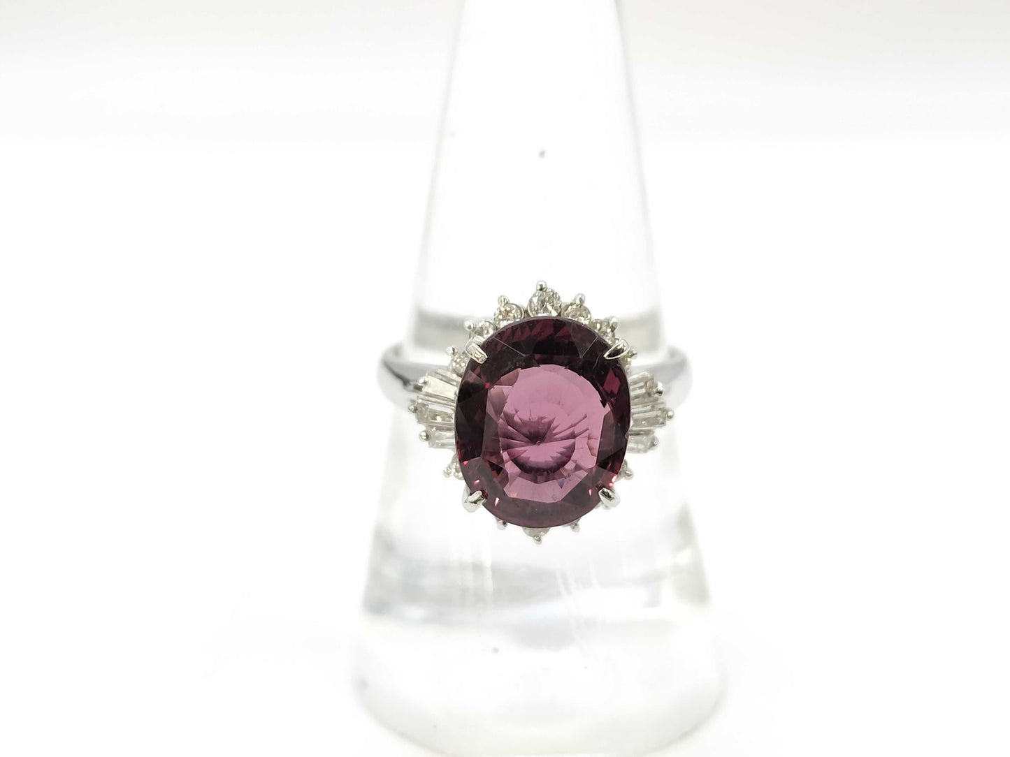 5.31ct colored stone, 0.44ct diameter, PT900, 8.3g ring