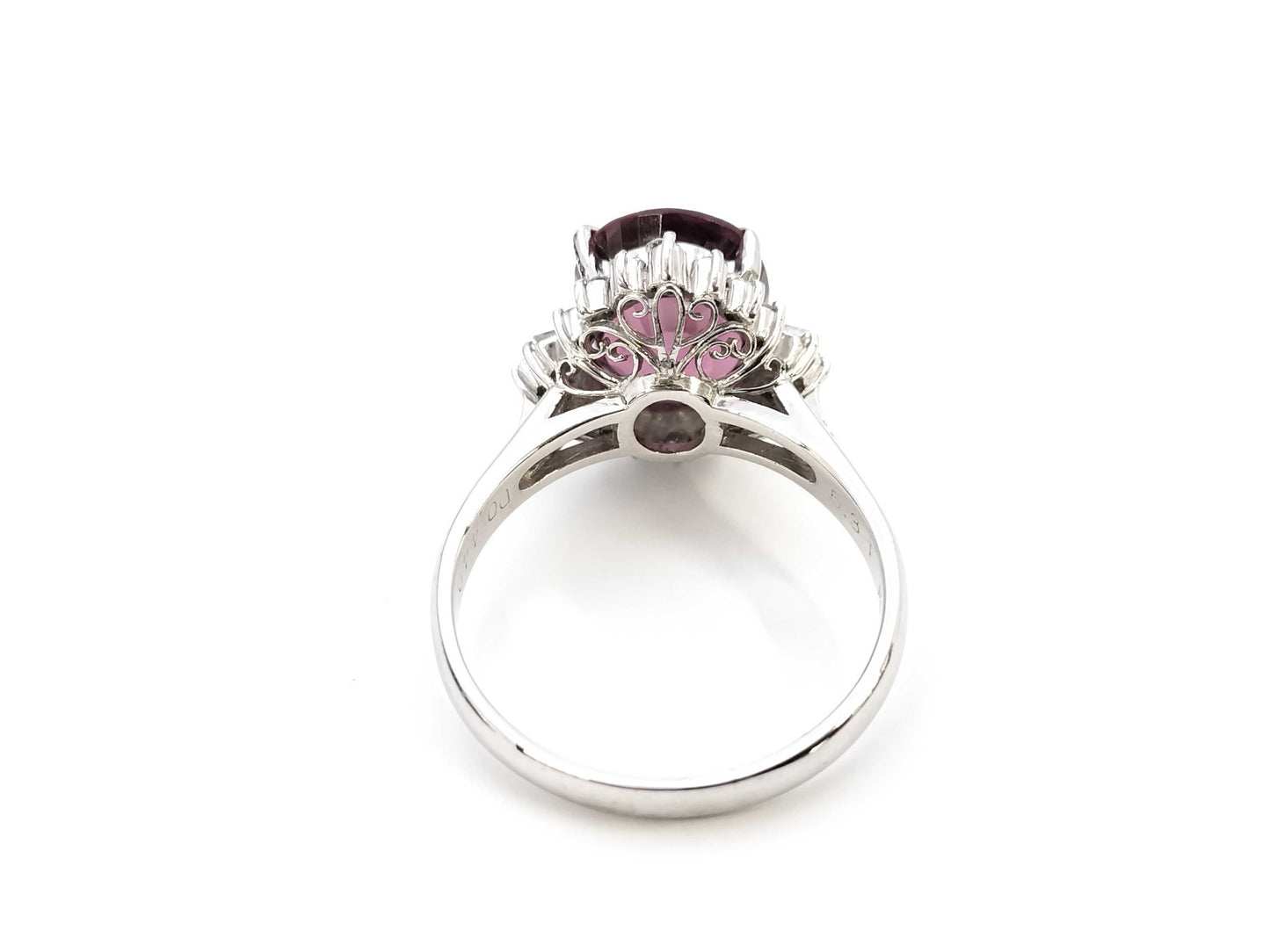 5.31ct colored stone, 0.44ct diameter, PT900, 8.3g ring