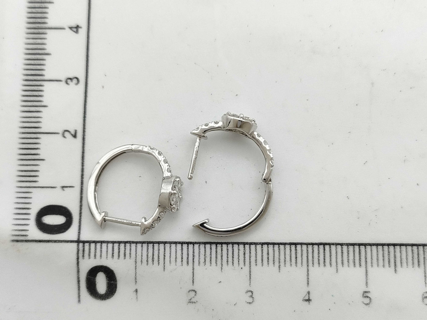 D0.35/0.35ct K18WG 2.6g Earrings