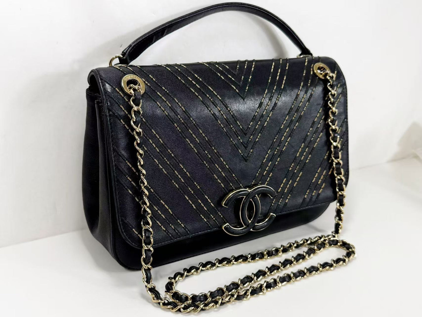 CHANEL Black Chevron Coco Lock Shoulder Bag, W25cm, Approx. 24 Series, Gold Hardware, Dust Bag and Sticker Included, 24718863