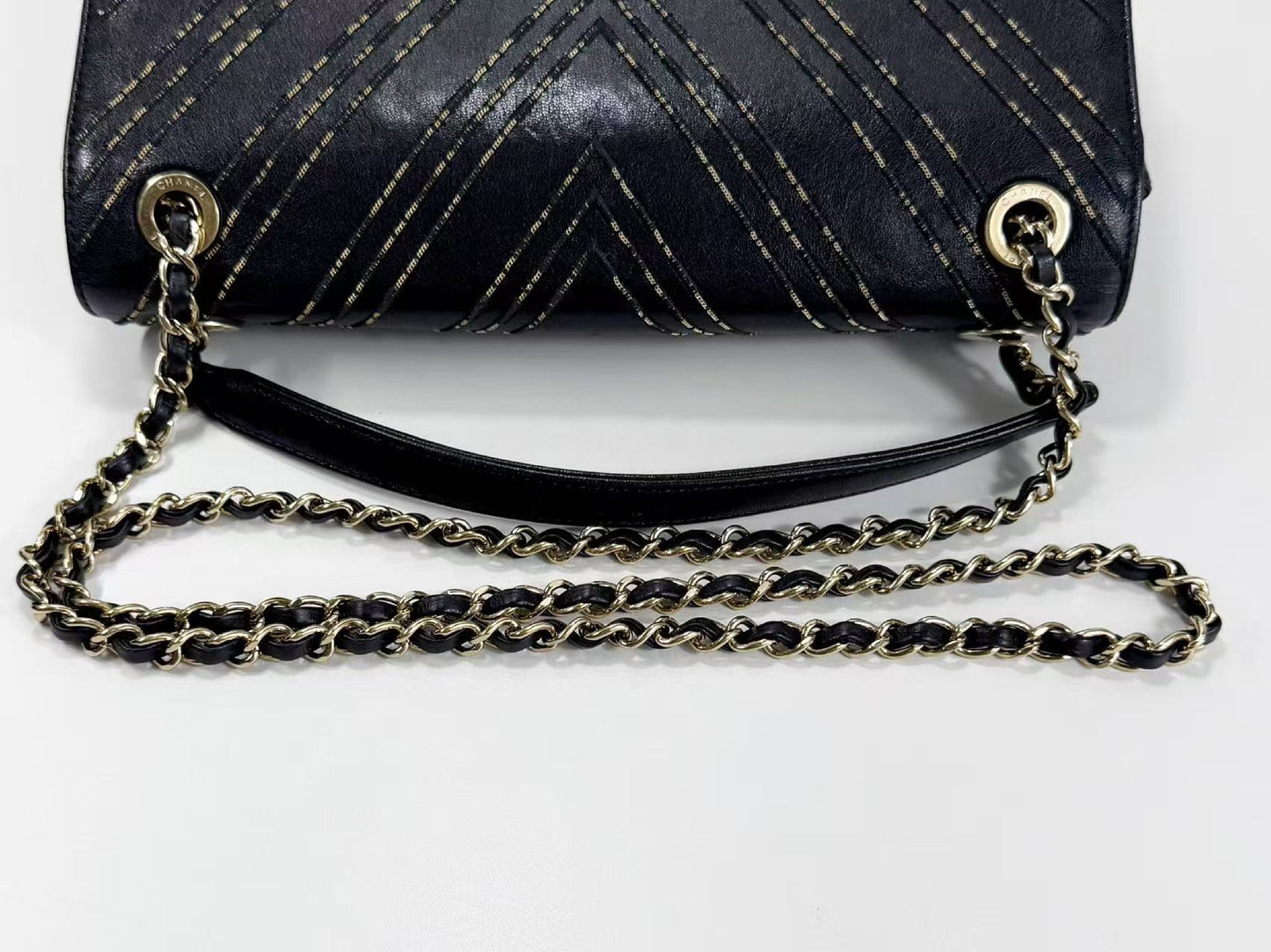 CHANEL Black Chevron Coco Lock Shoulder Bag, W25cm, Approx. 24 Series, Gold Hardware, Dust Bag and Sticker Included, 24718863