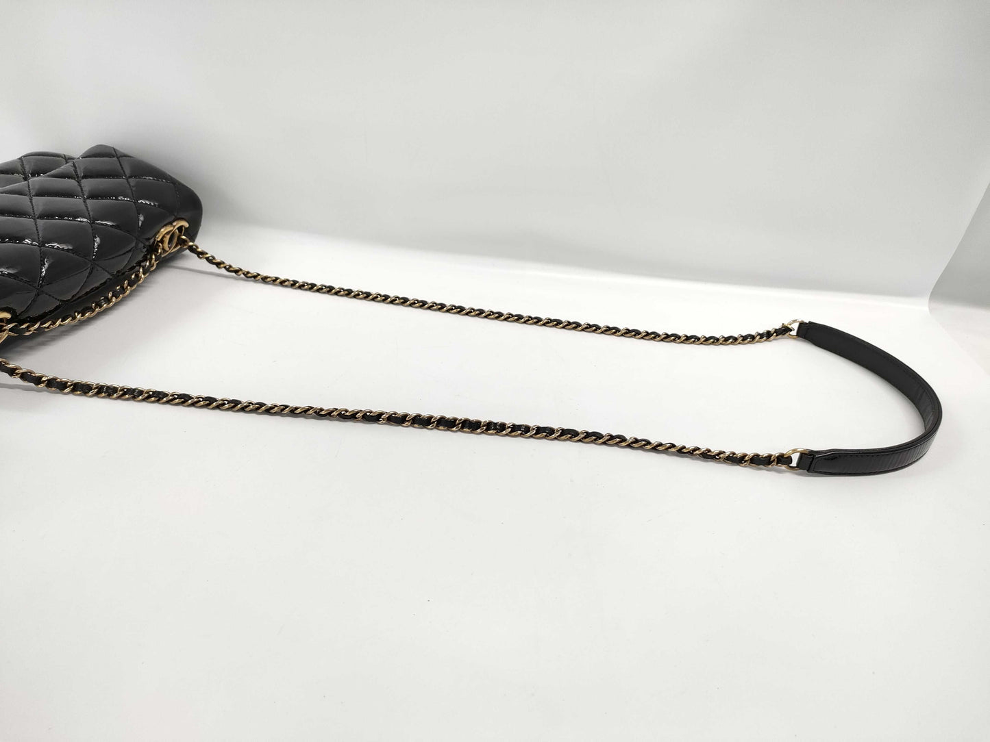 CHANEL CHANEL Matelasse Chain Shoulder Bag in Black with Gold Hardware and Enamel Calfskin Leather 21327349 Shoulder Bag