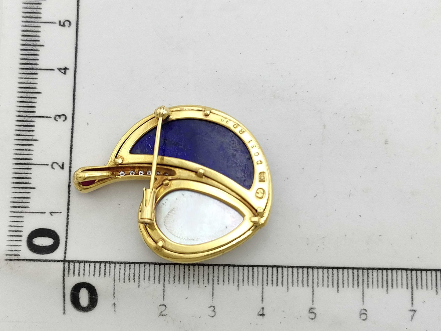 Colored Stone Shell R0.32ct D0.31ct K18 16.8g Brooch