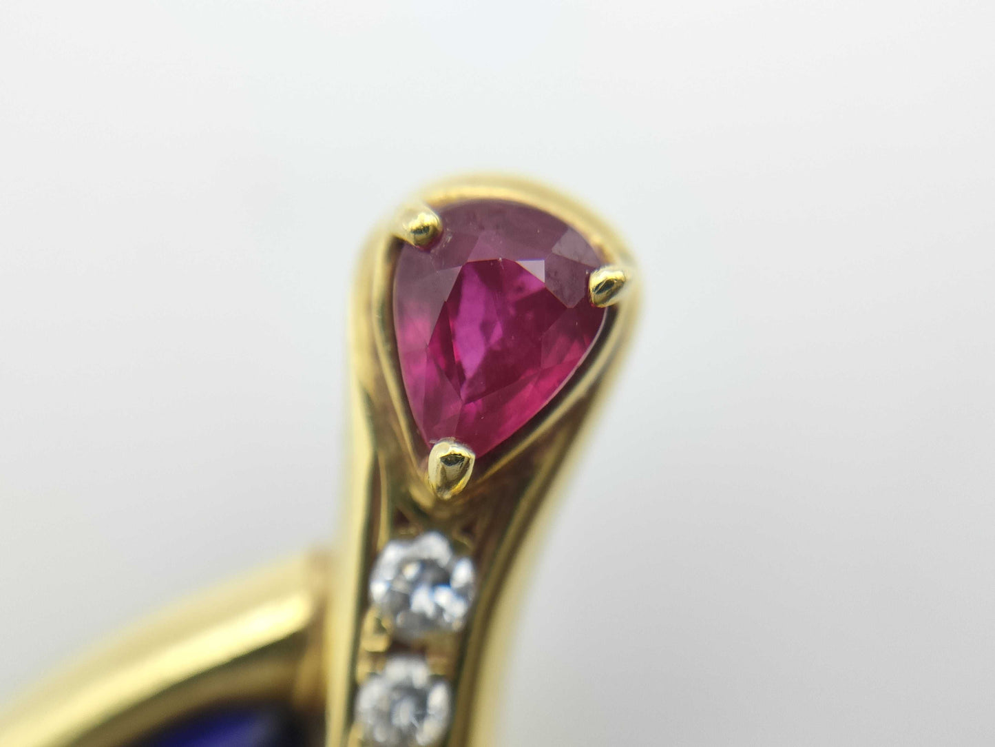 Colored Stone Shell R0.32ct D0.31ct K18 16.8g Brooch