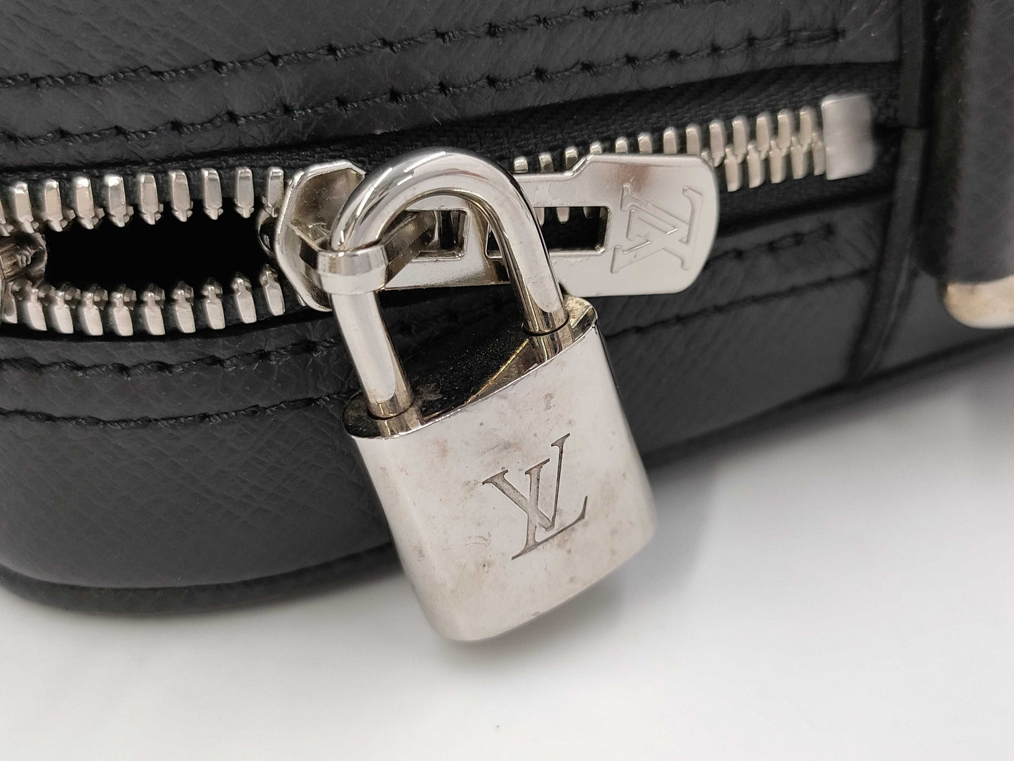 LOUIS VUITTON LV business bag business bag