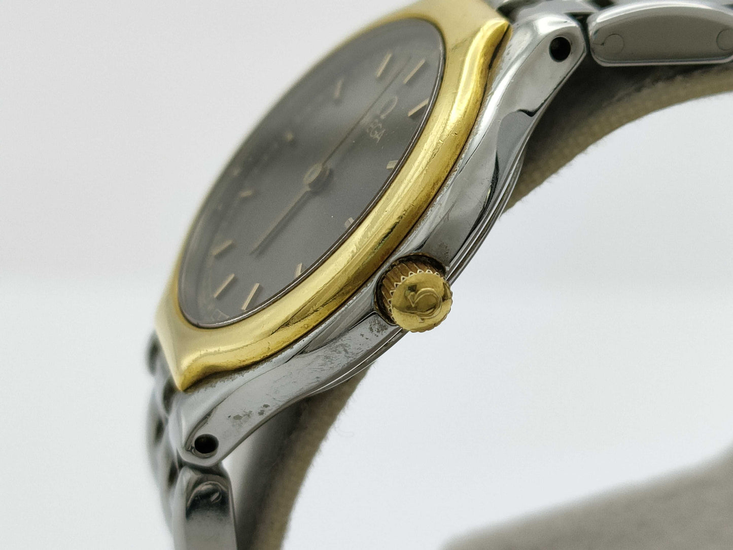 OMEGA Quartz Gold Dial Women's Watch