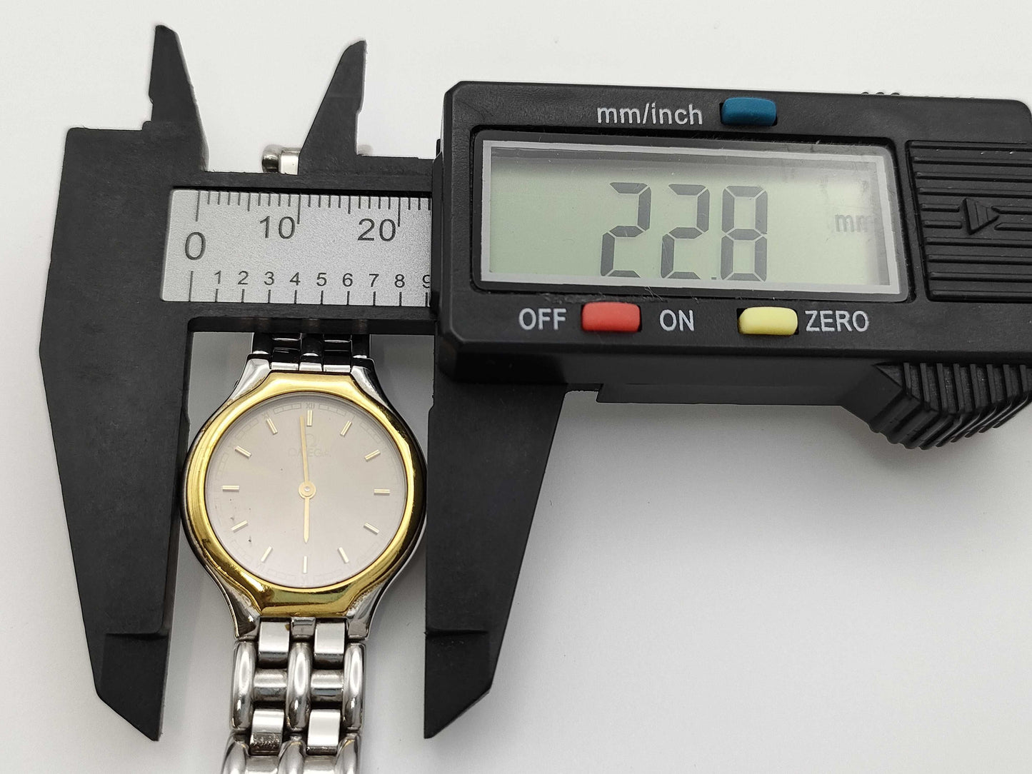 OMEGA Quartz Gold Dial Women's Watch