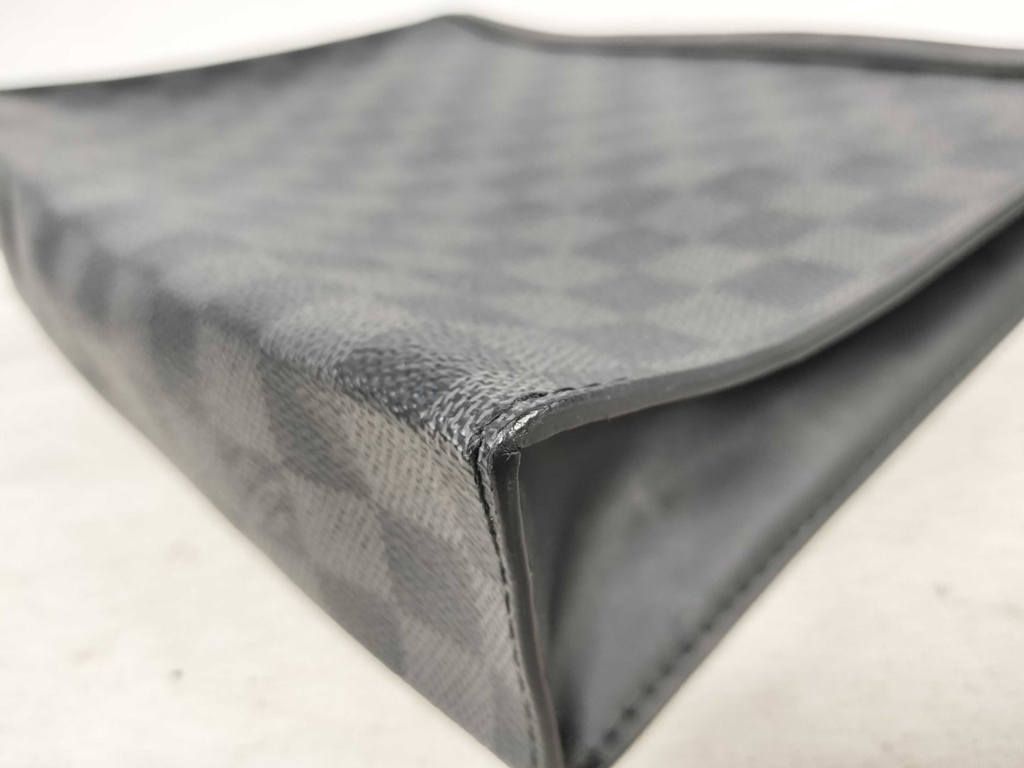 LOUIS VUITTON Damier Graphite ID - Louis Vuitton Damier Graphite Pochette Voyage MM N41696 Clutch Bag
