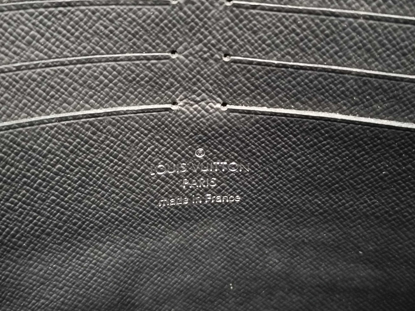 LOUIS VUITTON Damier Graphite ID - Louis Vuitton Damier Graphite Pochette Voyage MM N41696 Clutch Bag