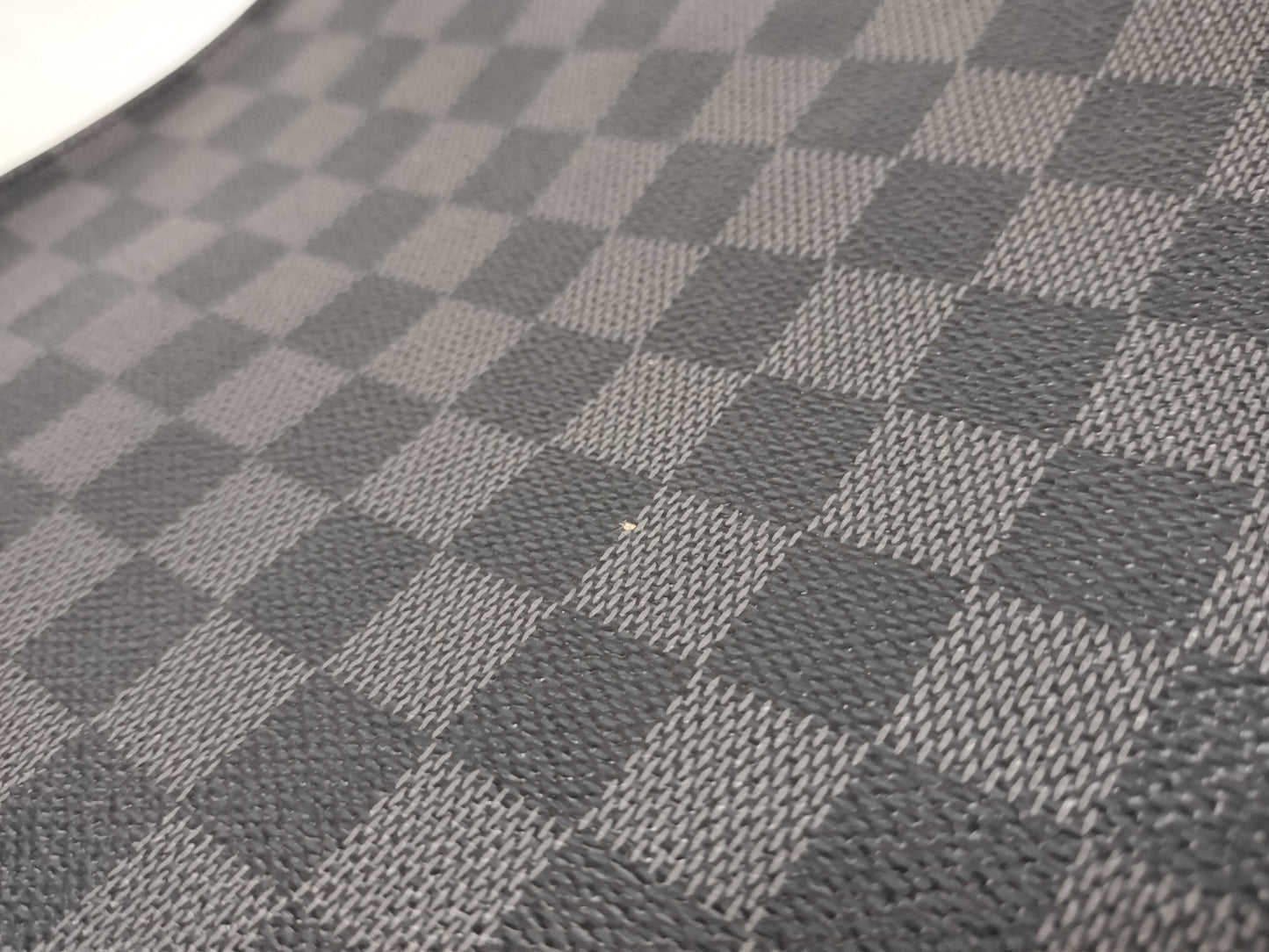 LOUIS VUITTON Damier Graphite ID - Louis Vuitton Damier Graphite Pochette Voyage MM N41696 Clutch Bag