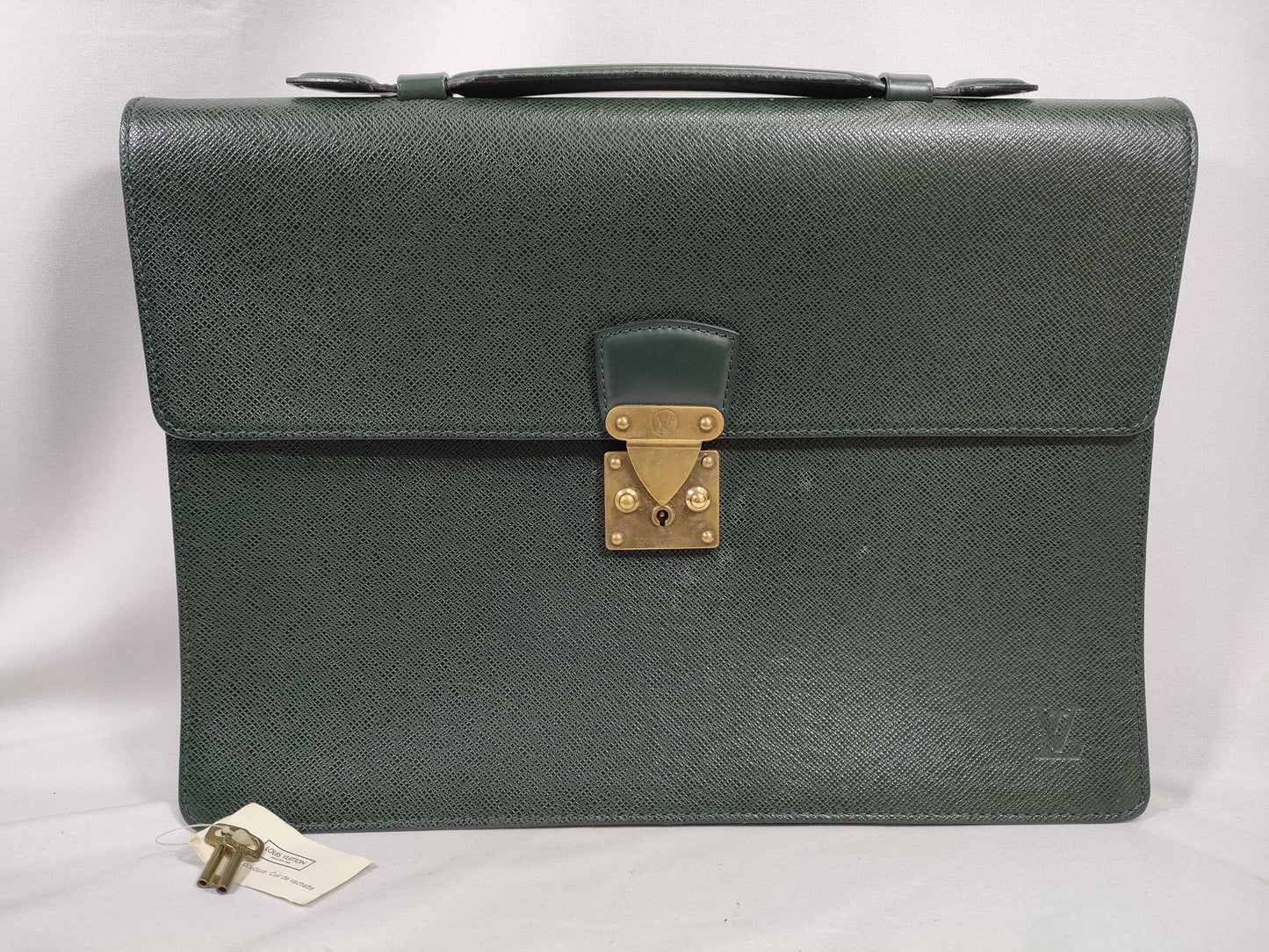 LOUIS VUITTON Taiga Servie Clado M30074 Business Bag