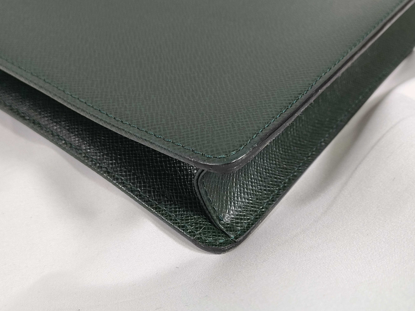 LOUIS VUITTON Taiga Servie Clado M30074 Business Bag