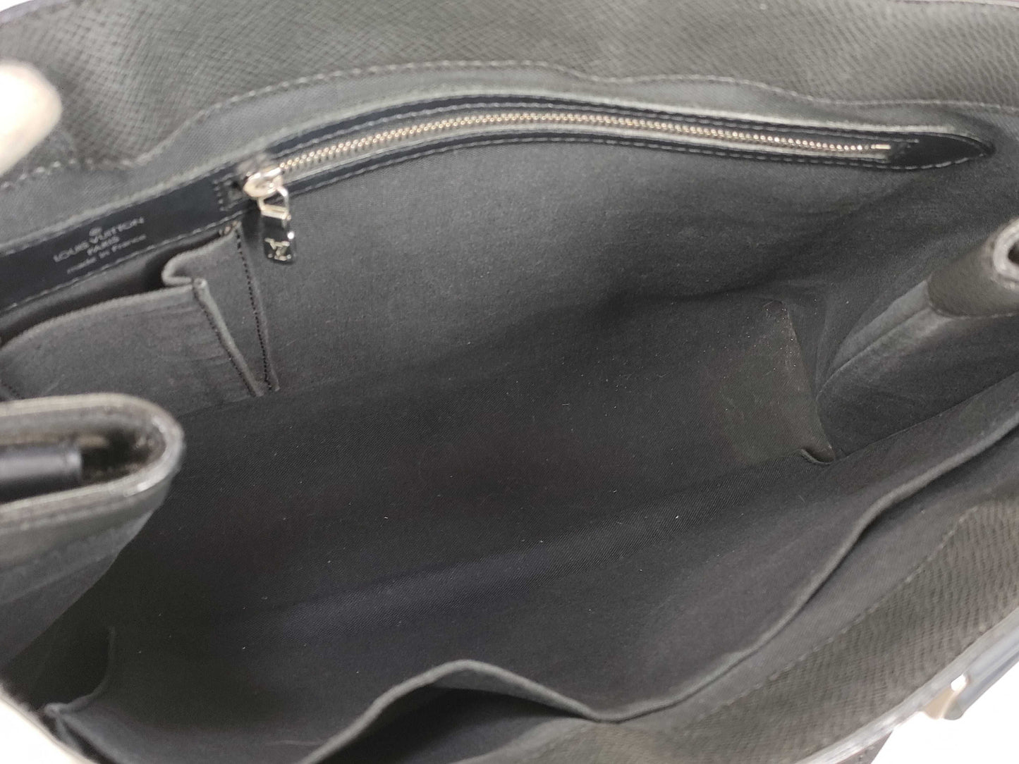 LOUIS VUITTON Taiga Casbeck PM M31022 TH1014 Black Business Bag