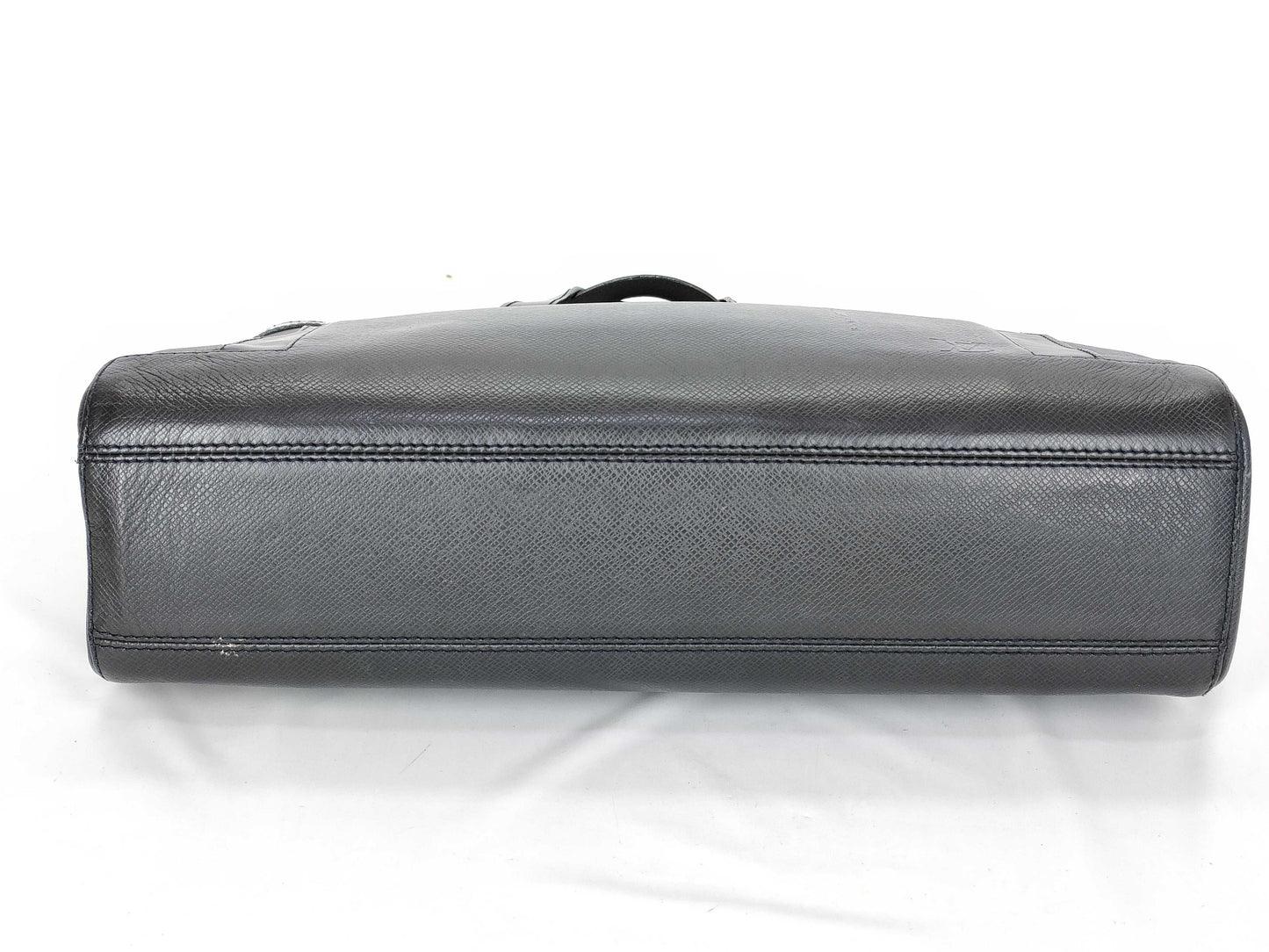 LOUIS VUITTON Taiga Casbeck PM M31022 TH1014 Black Business Bag