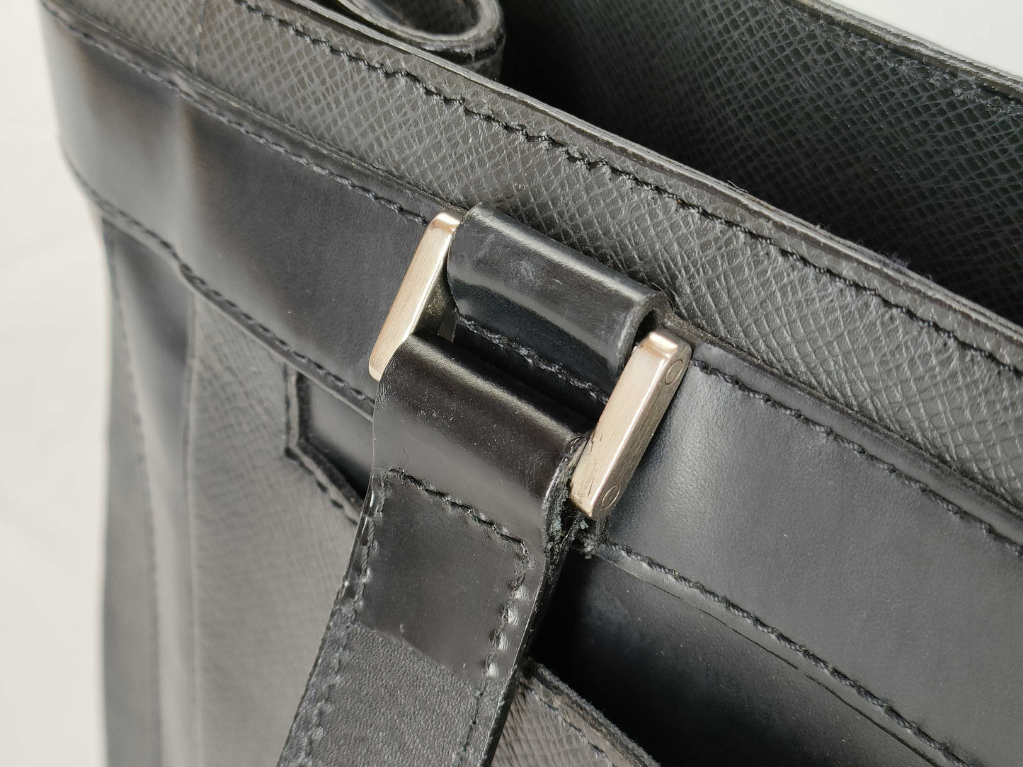 LOUIS VUITTON Taiga Casbeck PM M31022 TH1014 Black Business Bag