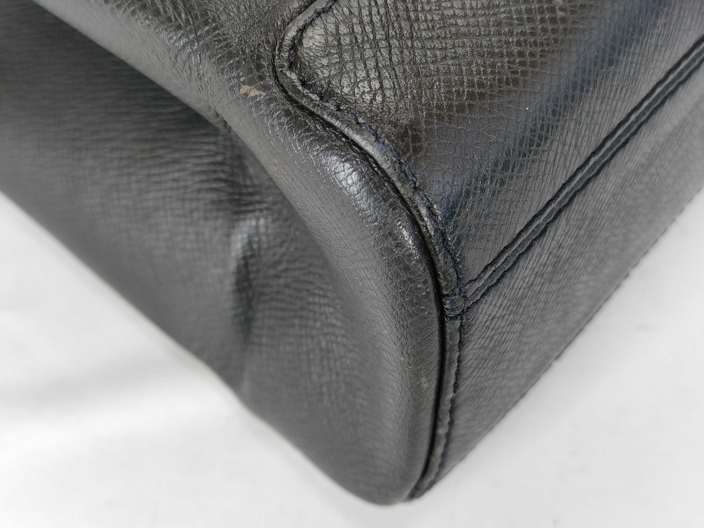 LOUIS VUITTON Taiga Casbeck PM M31022 TH1014 Black Business Bag