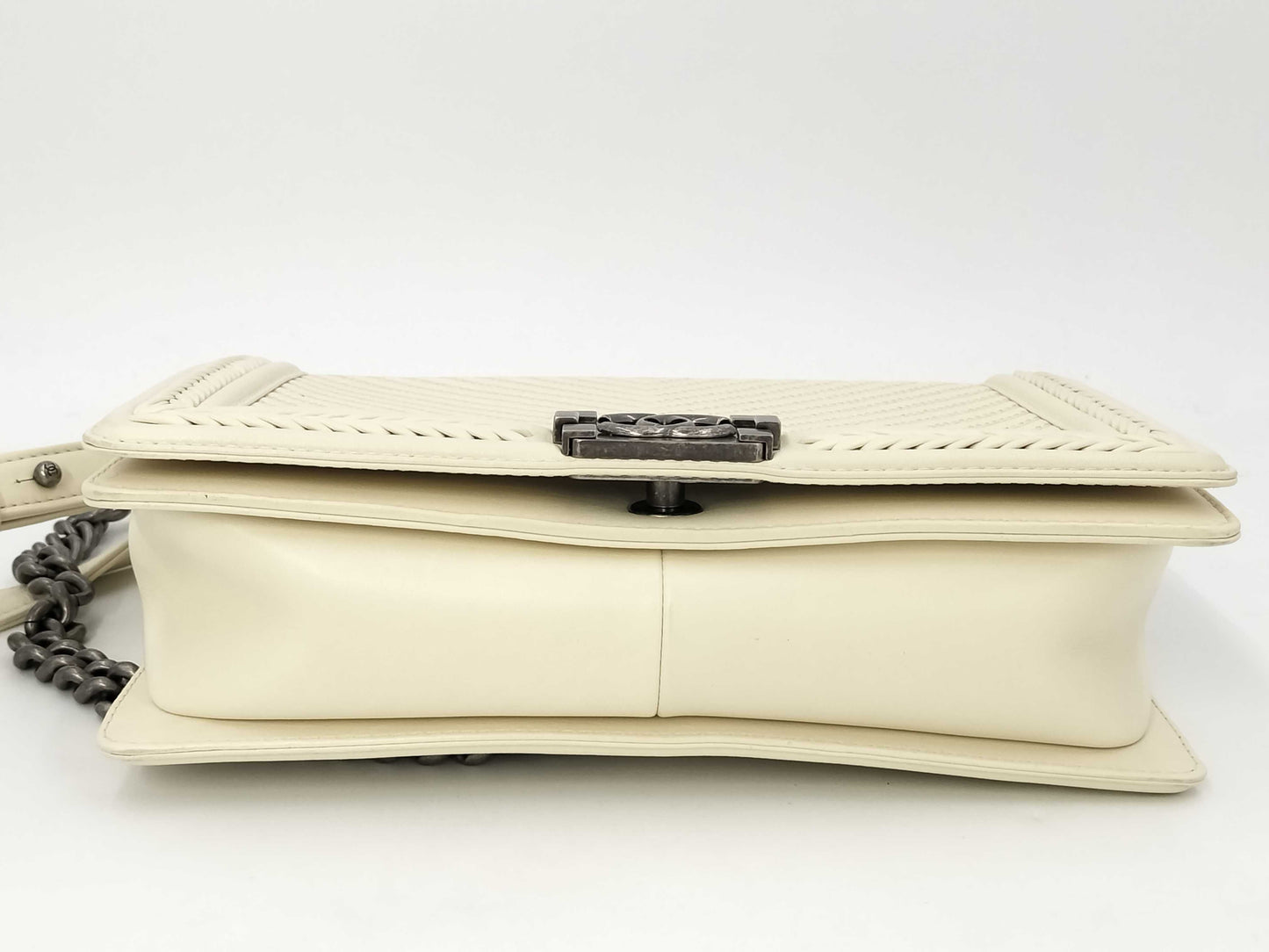 CHANEL CHANEL Seal 23 Series Boy Chanel V-Stitch Lambskin Chain Shoulder Bag Ivory