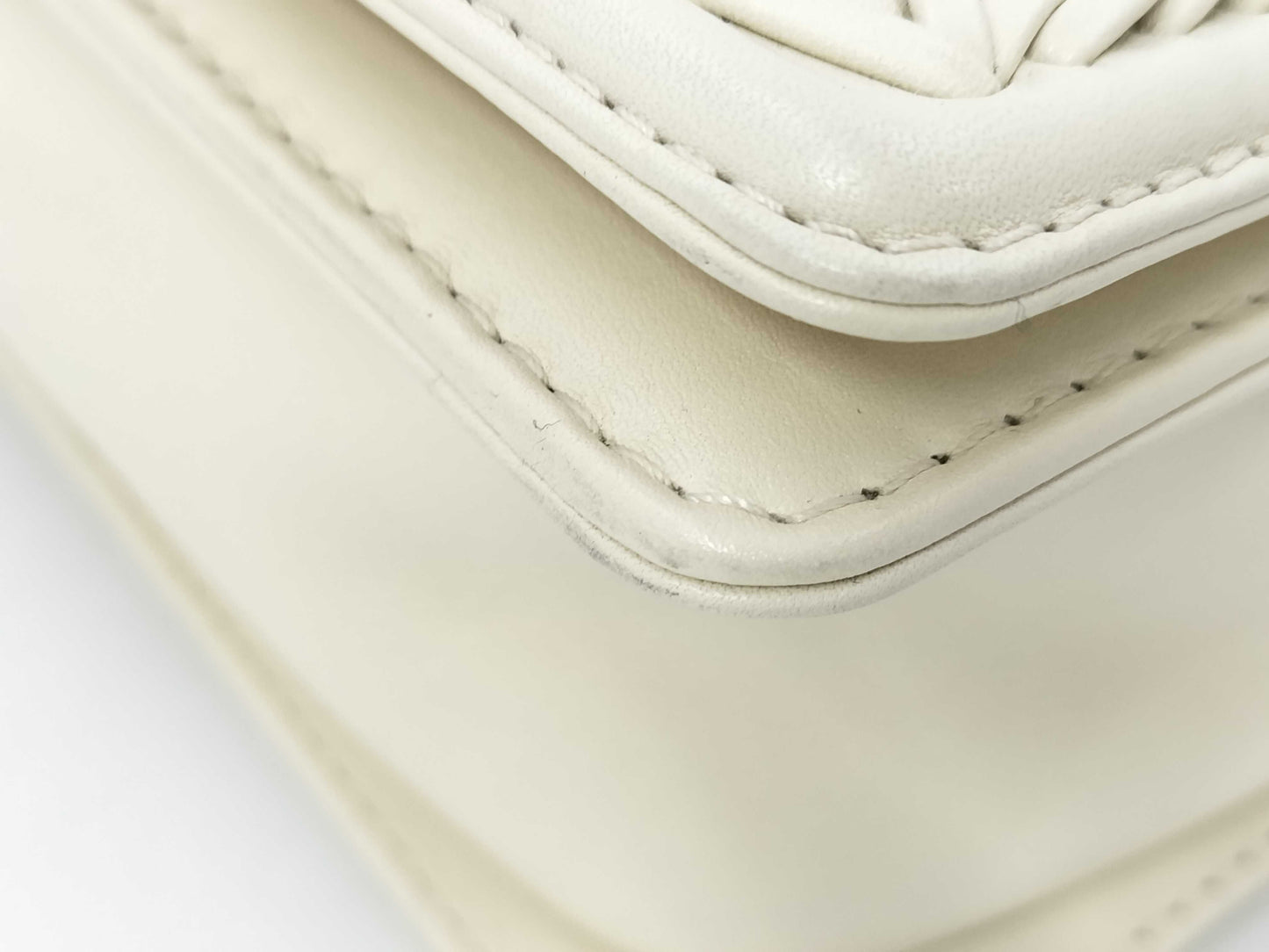 CHANEL CHANEL Seal 23 Series Boy Chanel V-Stitch Lambskin Chain Shoulder Bag Ivory