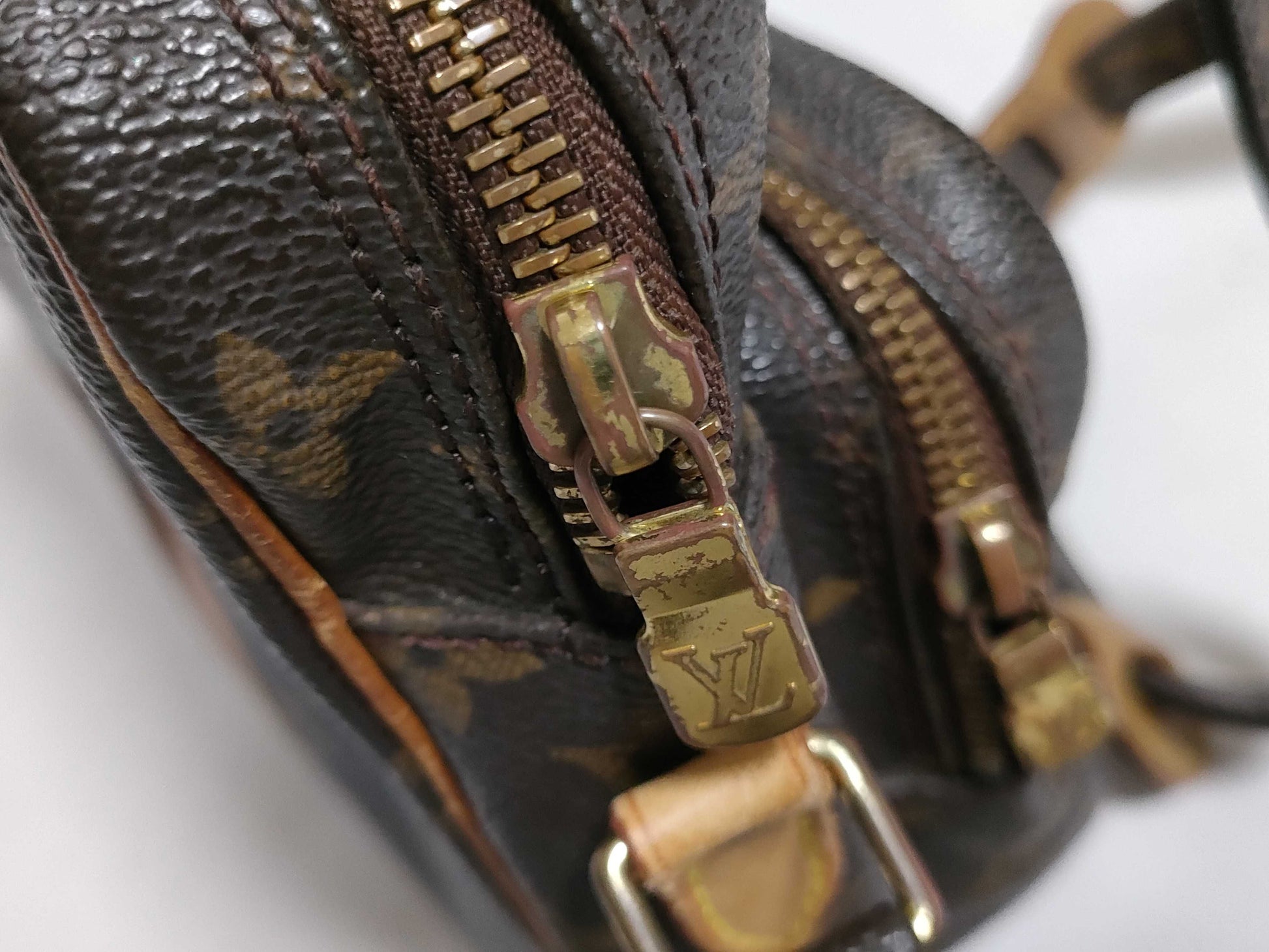 LOUIS VUITTON Monogram Amazon TH1012 Shoulder Bag