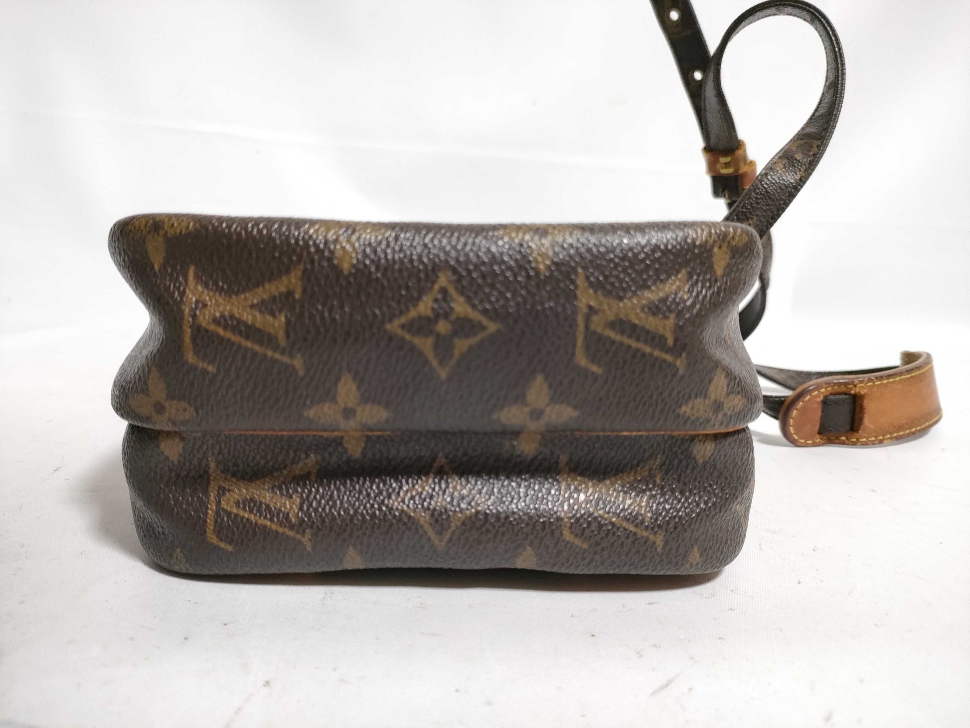 LOUIS VUITTON Monogram Amazon TH1012 Shoulder Bag