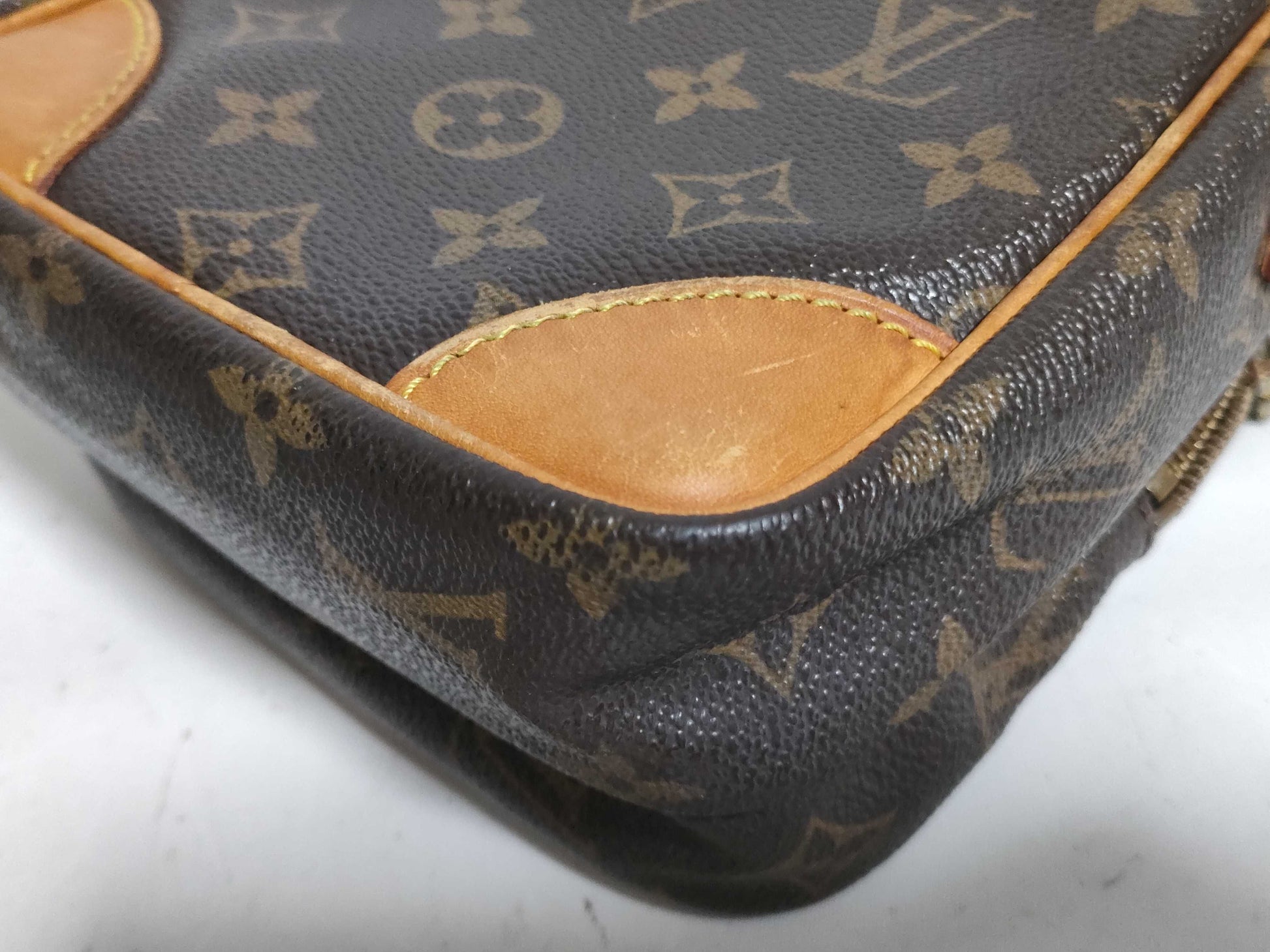LOUIS VUITTON Monogram Amazon TH1012 Shoulder Bag