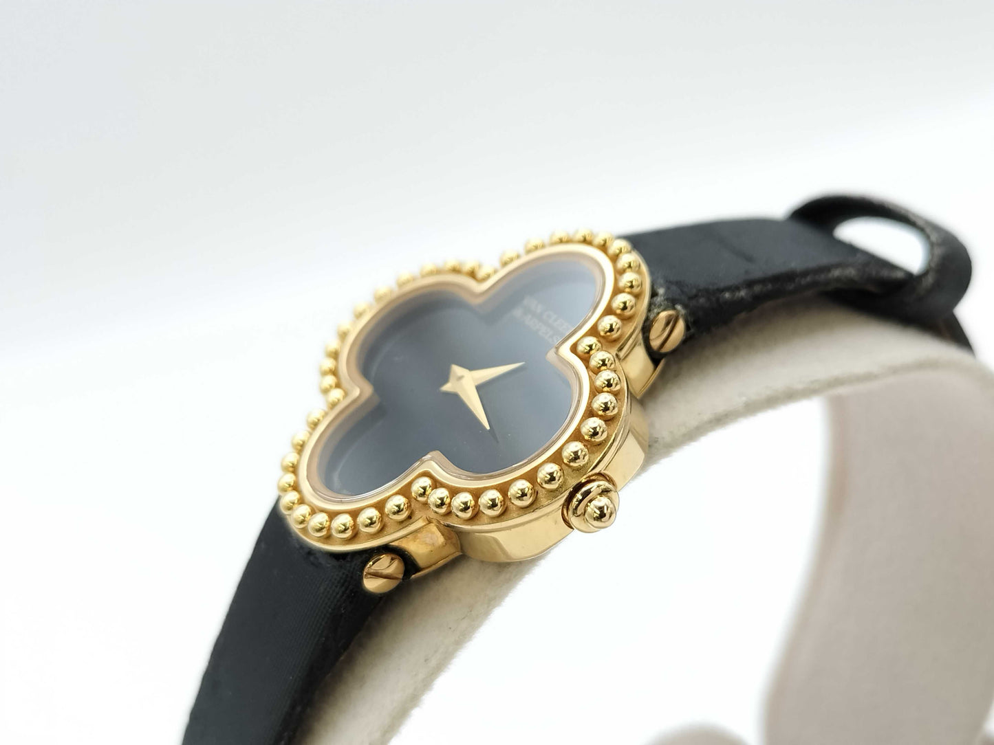 Van Cleef & Arpels Alhambra VCARD21900 136574 HH13560 Quartz 18K Onyx Women's Watch