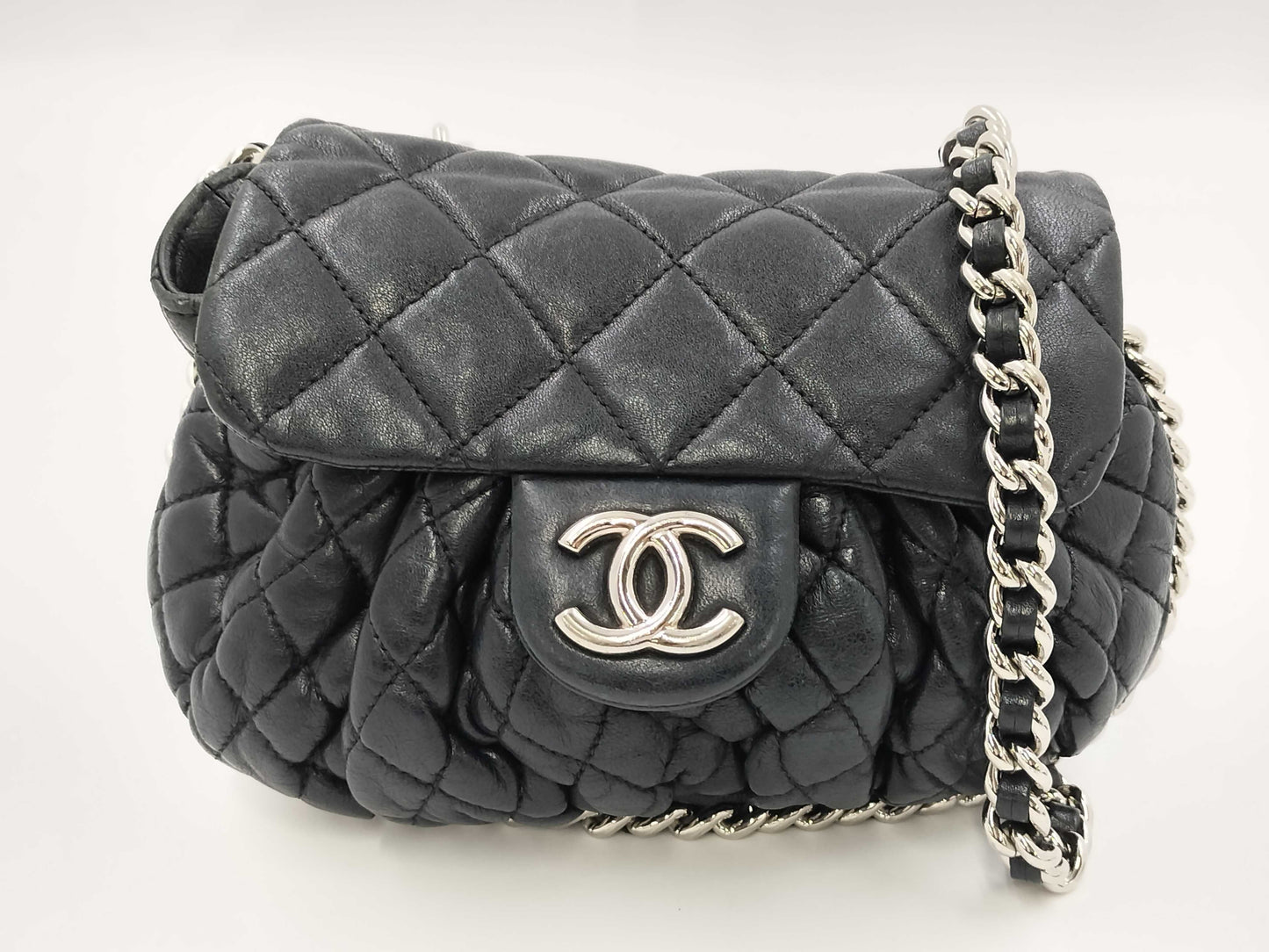 CHANEL Matelasse Lamb Shoulder Bag with Seal