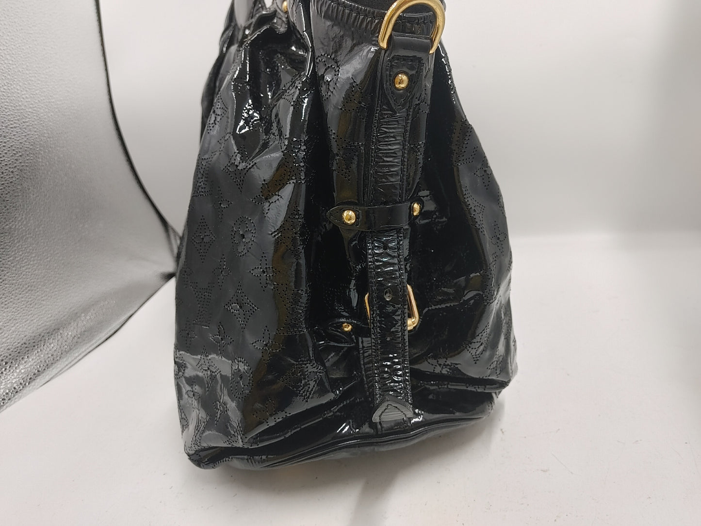 LOUIS VUITTON Monogram Mahina Surya L M95881 TH5018 Patent Leather Noir Shoulder Bag