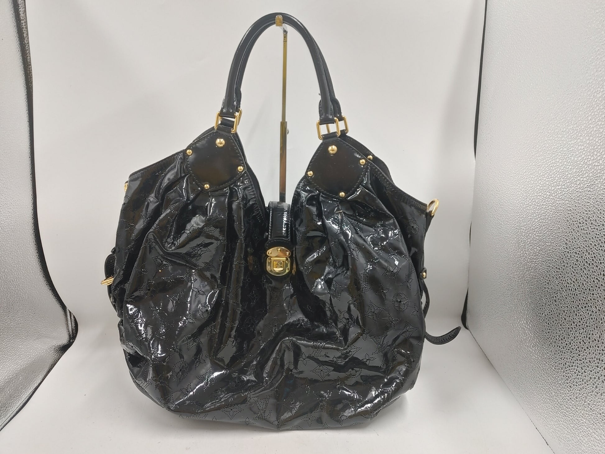 LOUIS VUITTON Monogram Mahina Surya L M95881 TH5018 Patent Leather Noir Shoulder Bag