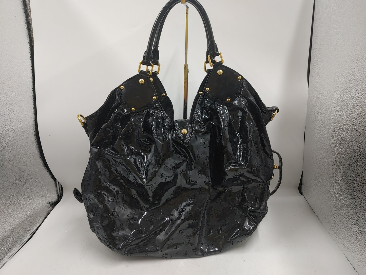 LOUIS VUITTON Monogram Mahina Surya L M95881 TH5018 Patent Leather Noir Shoulder Bag