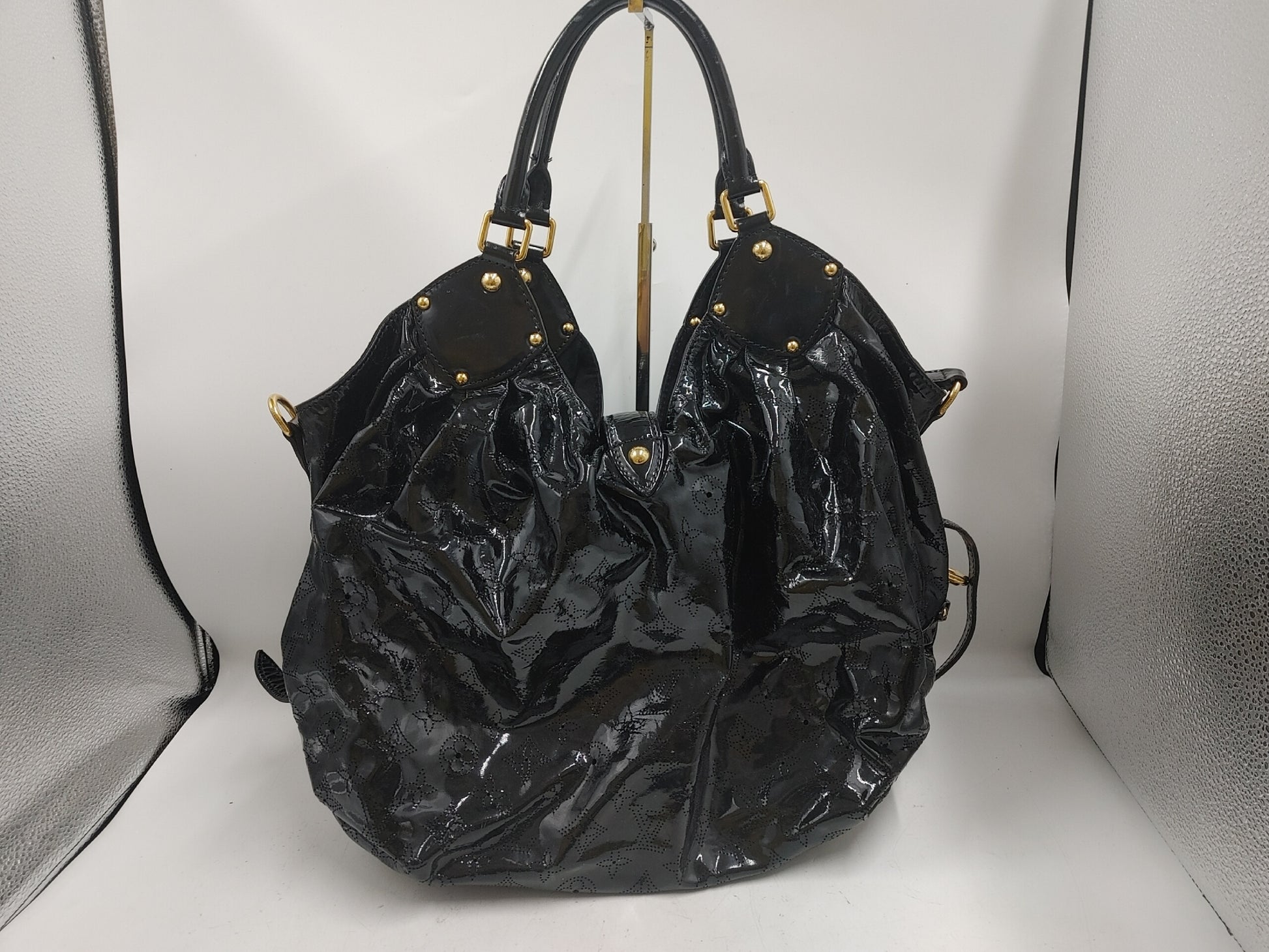 LOUIS VUITTON Monogram Mahina Surya L M95881 TH5018 Patent Leather Noir Shoulder Bag