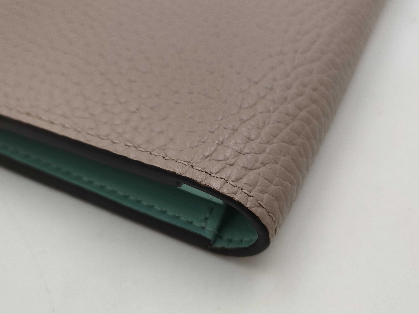 LOUIS VUITTON LOUIS VUITTON Other Line Bags Capucines Vertical Wallet Taurillon Long Wallet Beige x Blue