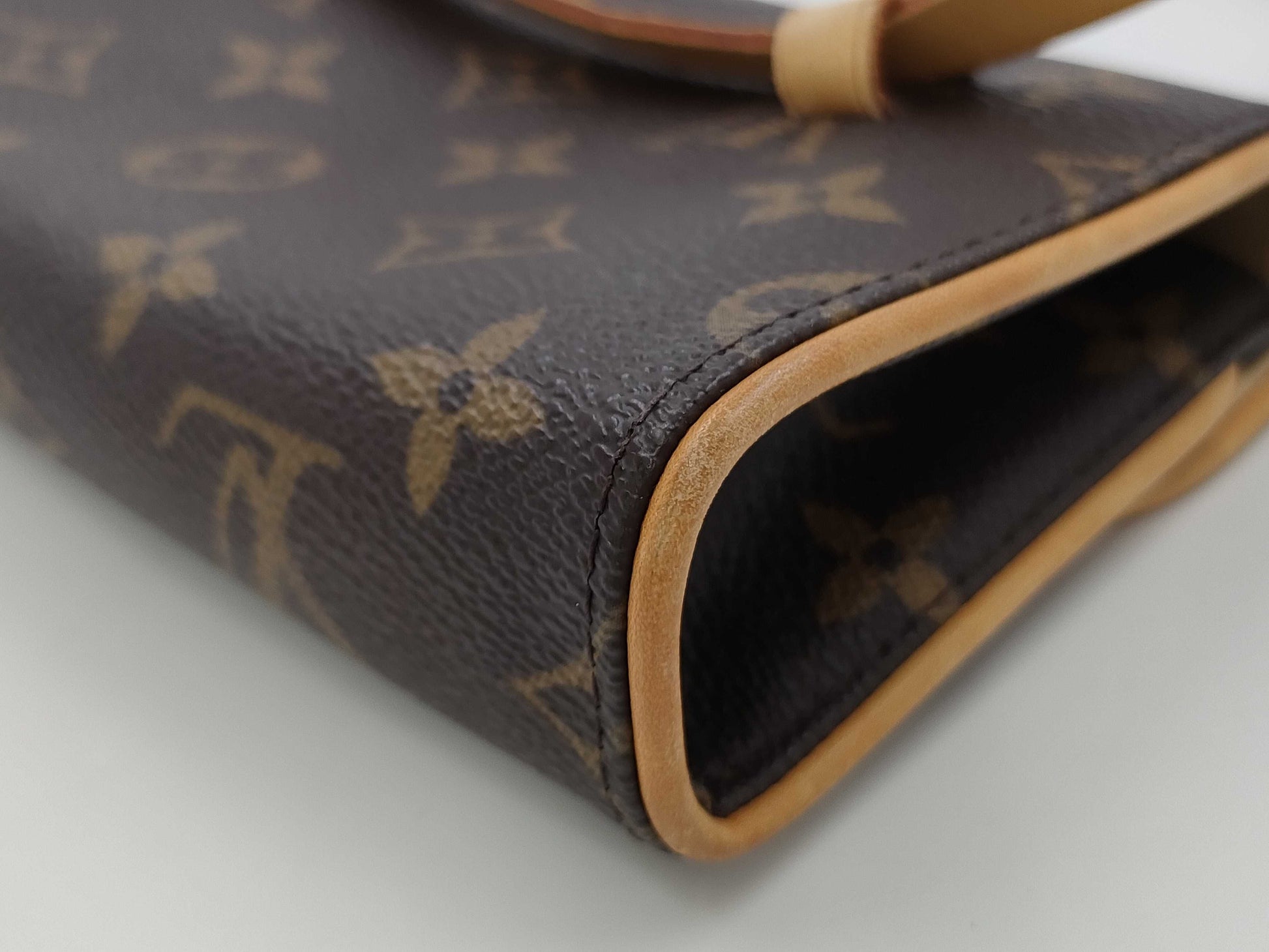 LOUIS VUITTON Pochette Florentine Waist Bag Shoulder Bag