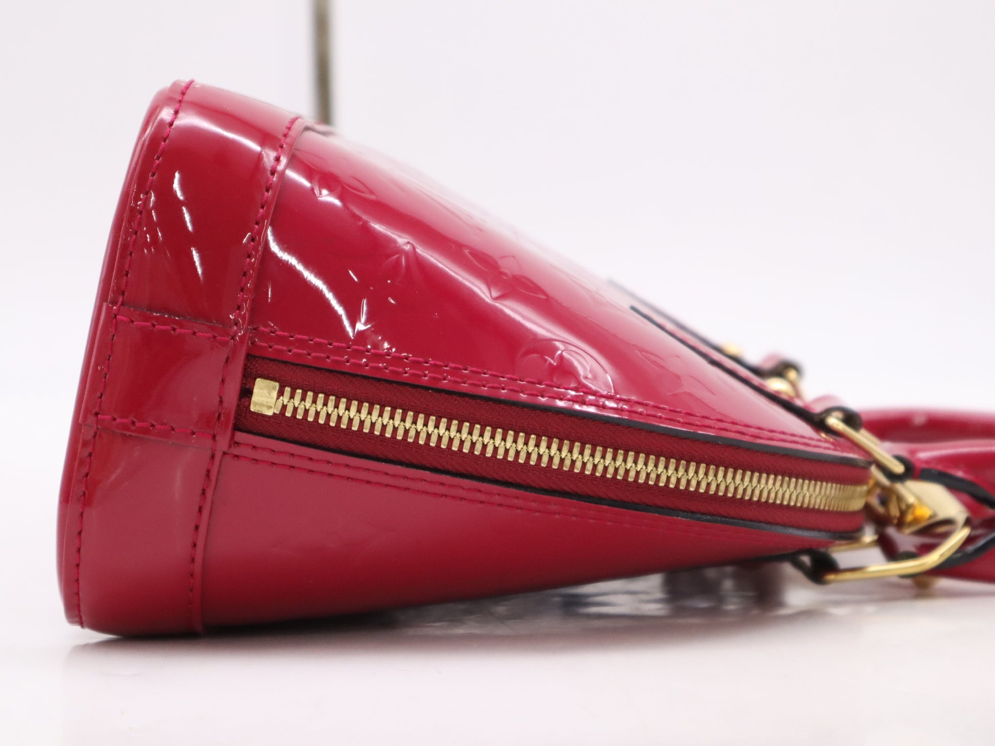 LOUIS VUITTON Vernis M50565 Alma BB Monogram Vernis Handbag with Shoulder Strap, Cloche, Cadena, Two Keys, and Dust Bag