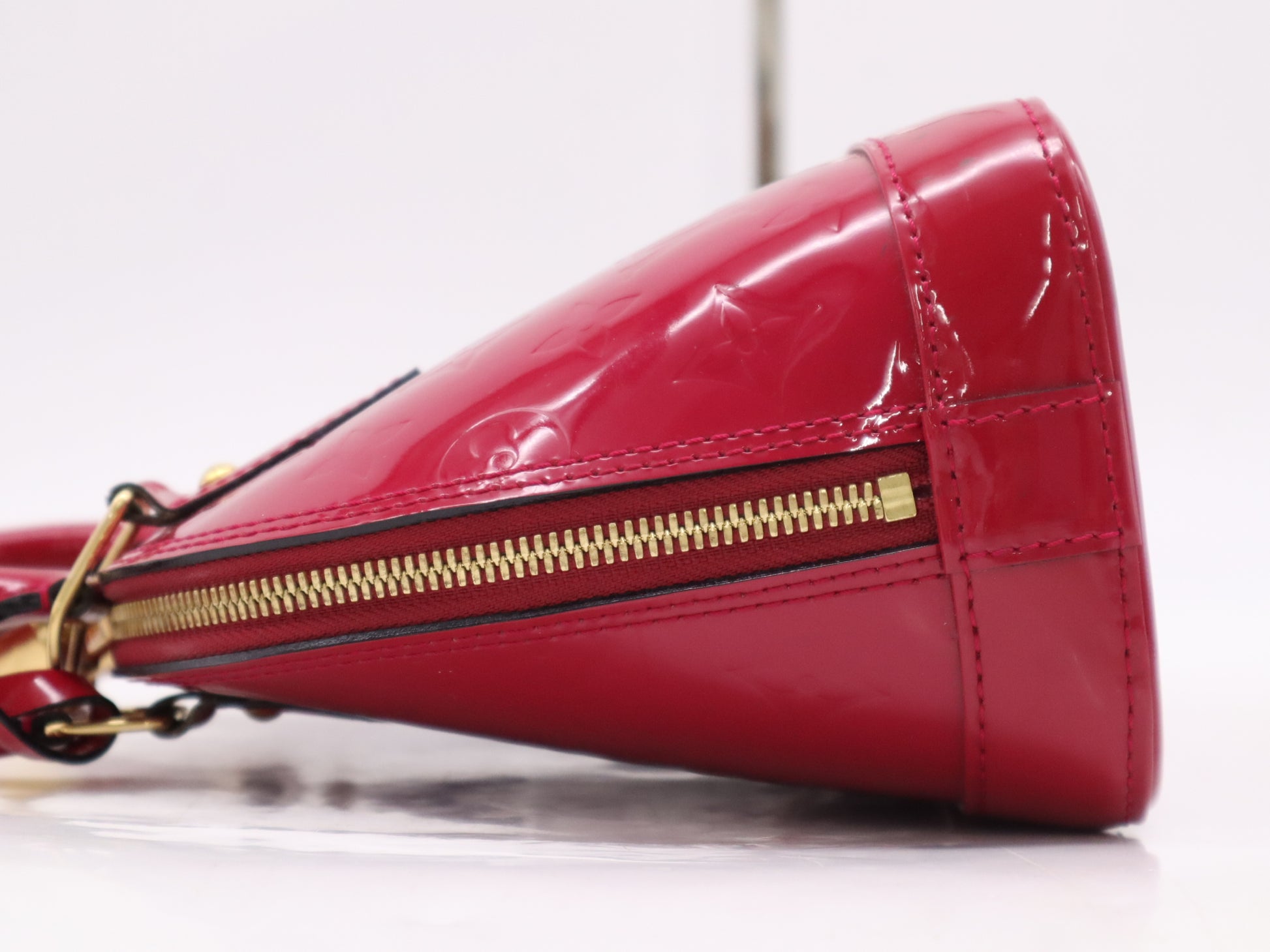 LOUIS VUITTON Vernis M50565 Alma BB Monogram Vernis Handbag with Shoulder Strap, Cloche, Cadena, Two Keys, and Dust Bag