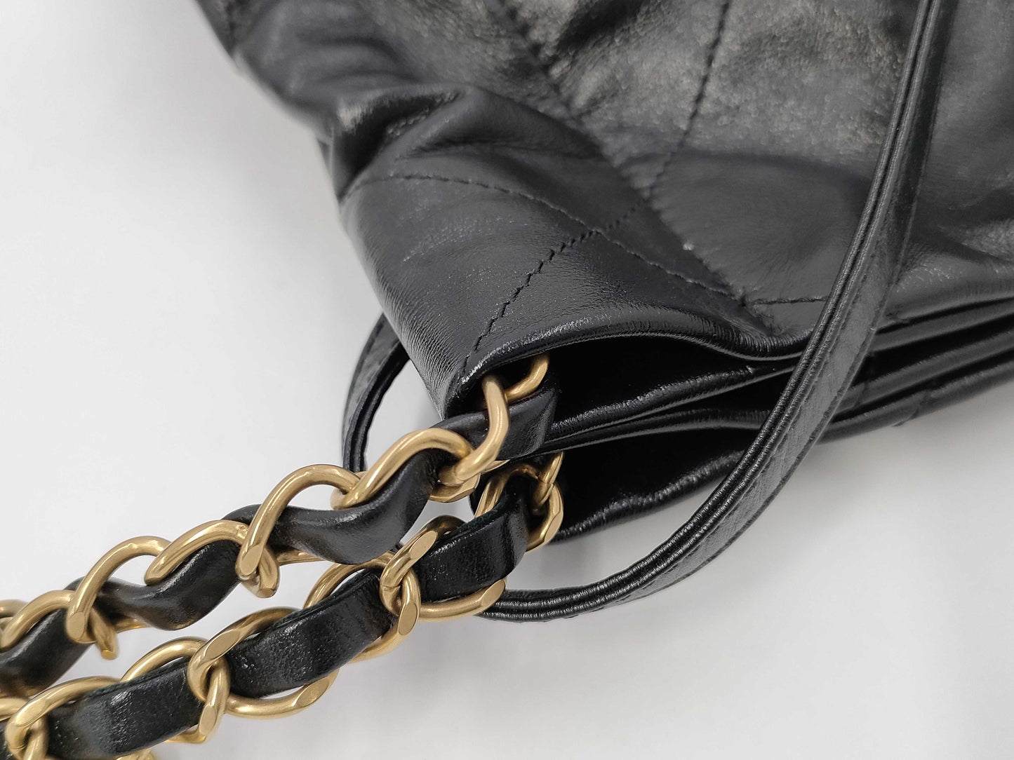 CHANEL CHANEL 22 Shiny Calfskin Chain Shoulder Bag with Gold Hardware and Pouch, AS3260, Serial Number Plate, Black, Shoulder Bag