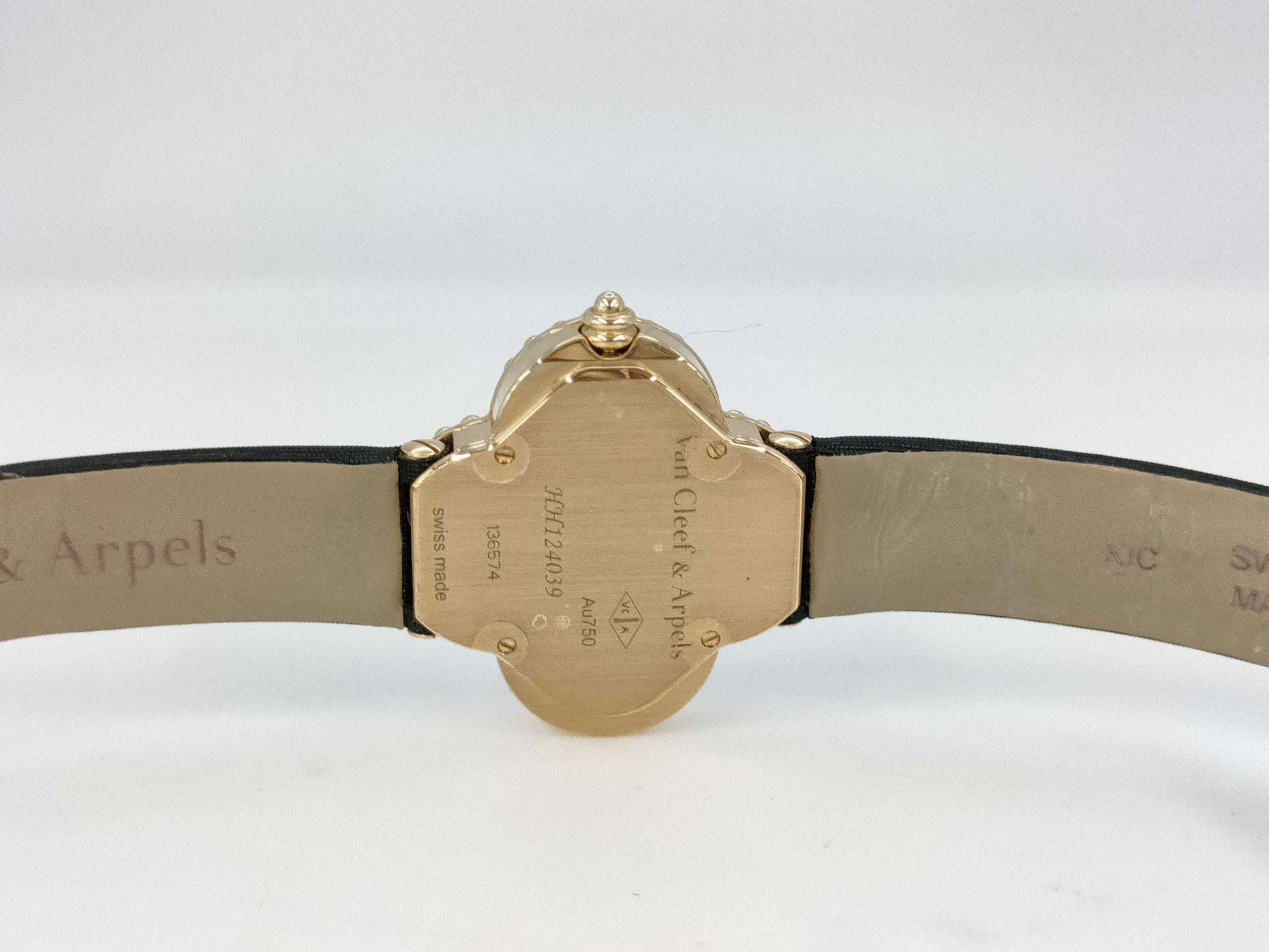 Van Cleef & Arpels Alhambra HH124039 136574 Quartz Shell Dial 18K Gold Women's Watch