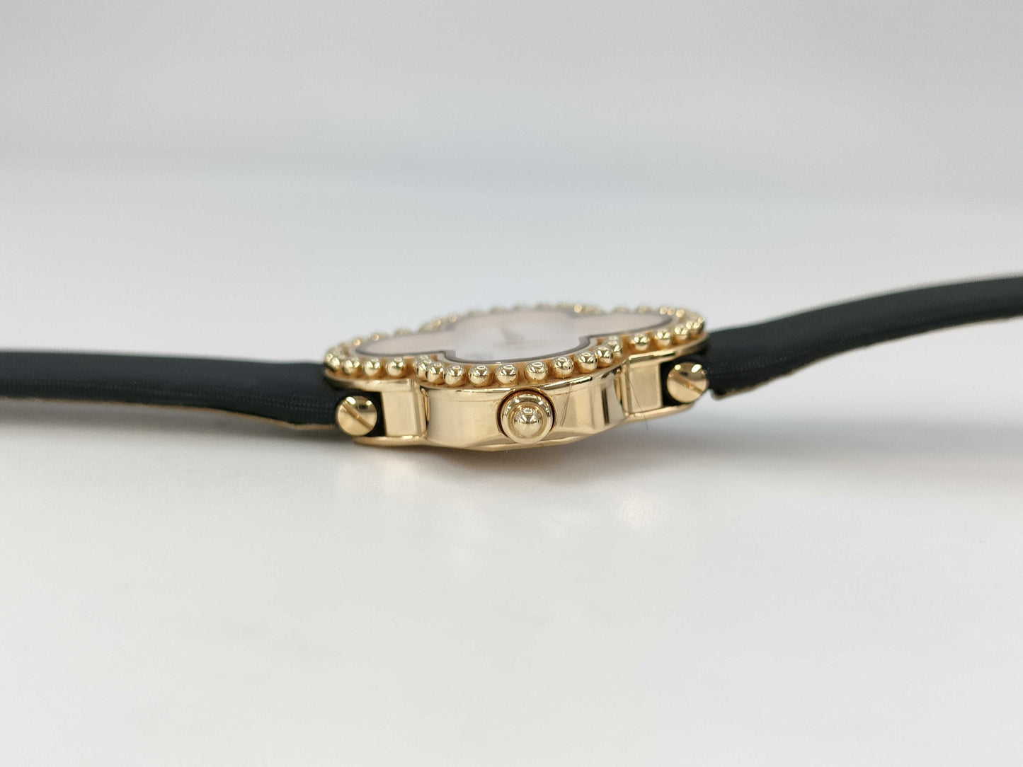 Van Cleef & Arpels Alhambra HH124039 136574 Quartz Shell Dial 18K Gold Women's Watch