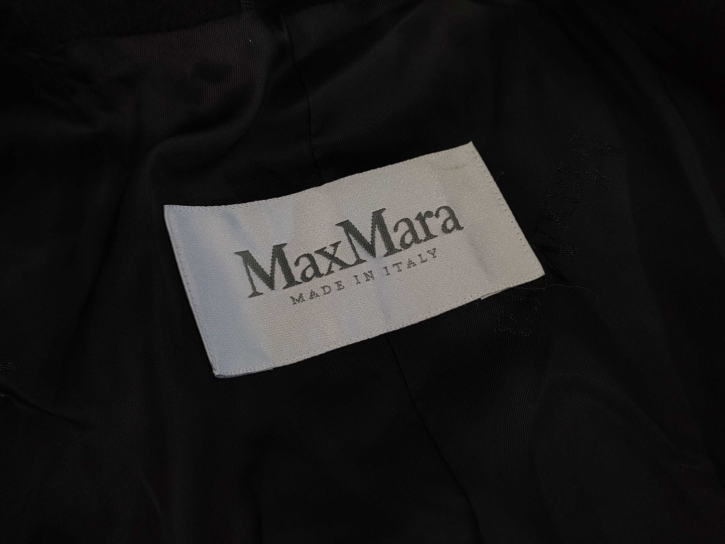MaxMara MAXMARA Manuela 100% Camel Coat in Excellent Condition with Belt, Size 36
