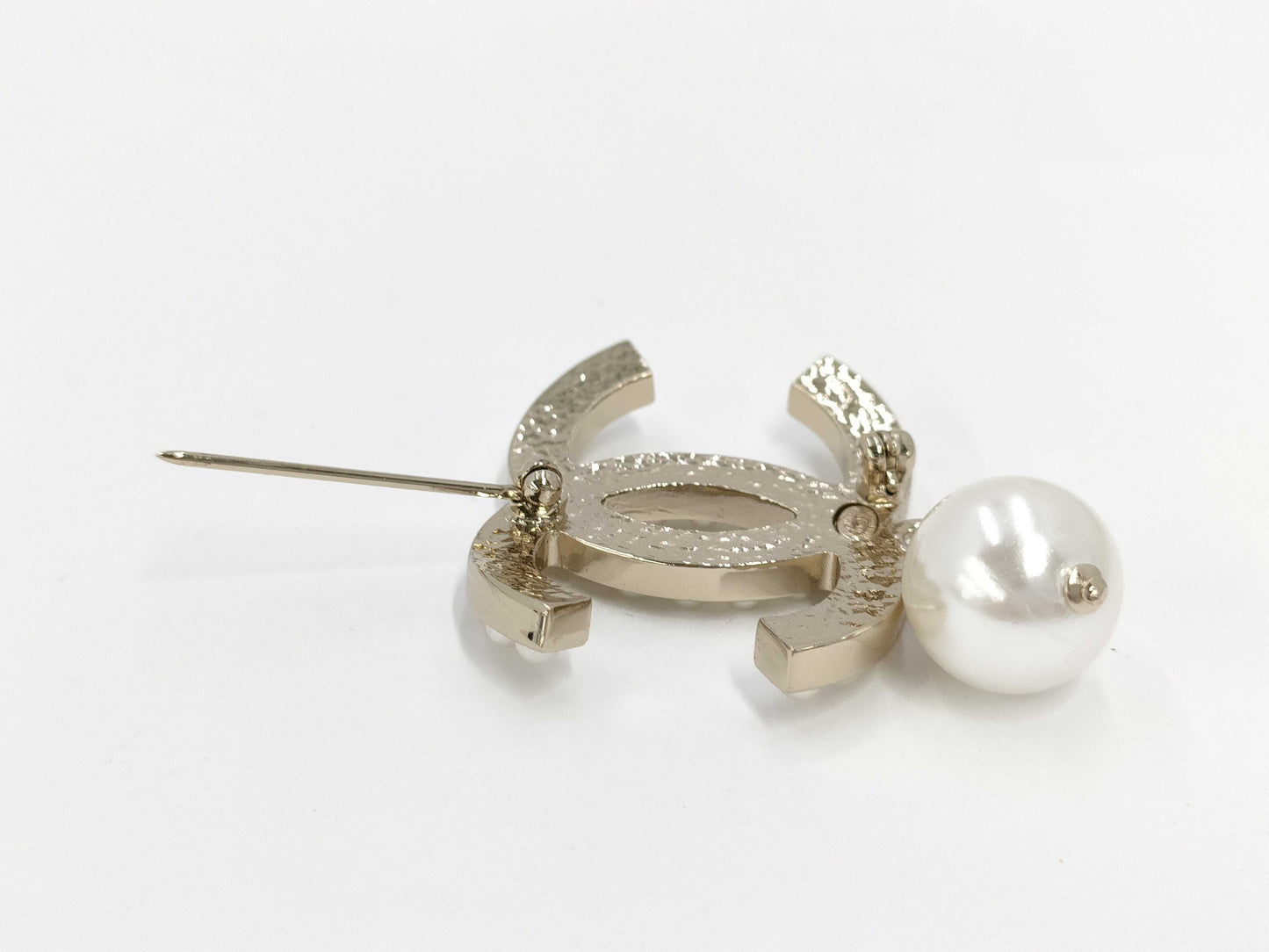 CHANEL Coco Mark Pearl Brooch