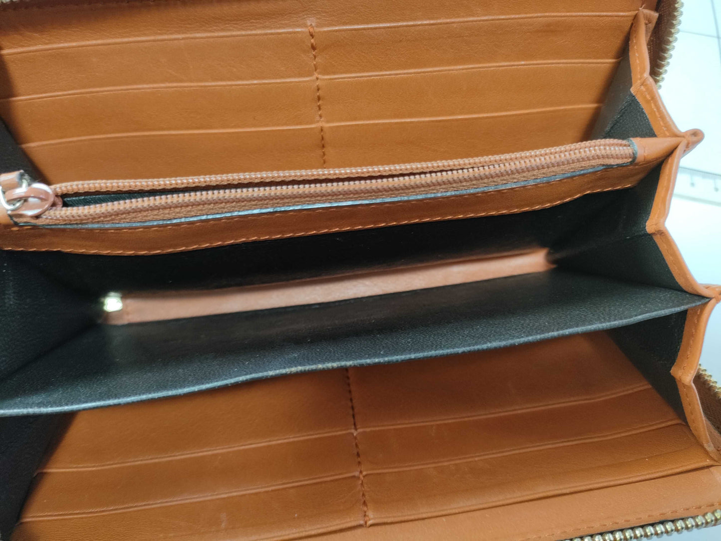 GUCCI Sukey Zippy Wallet