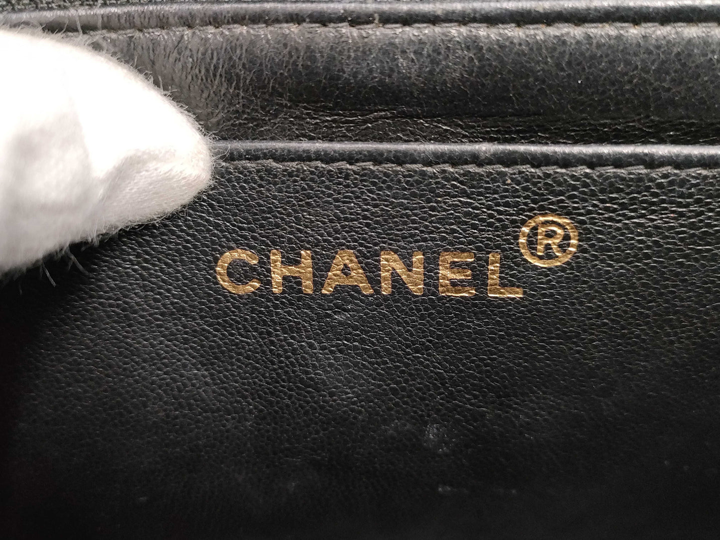 CHANEL Caviar Shoulder Bag
