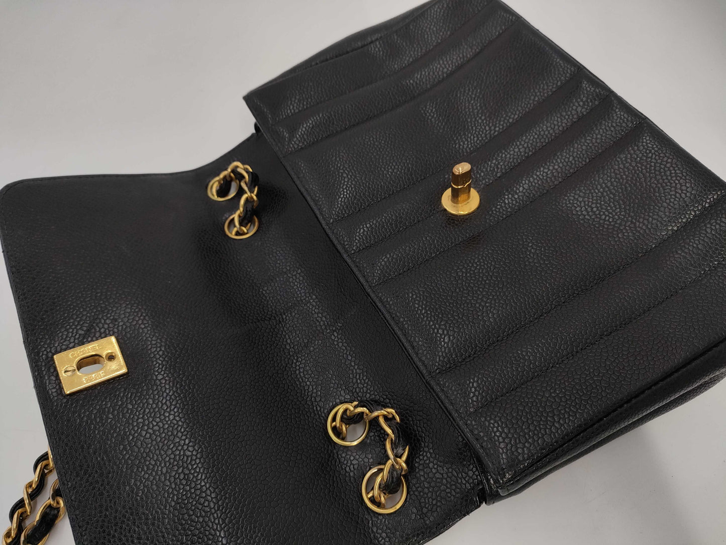 CHANEL Caviar Shoulder Bag