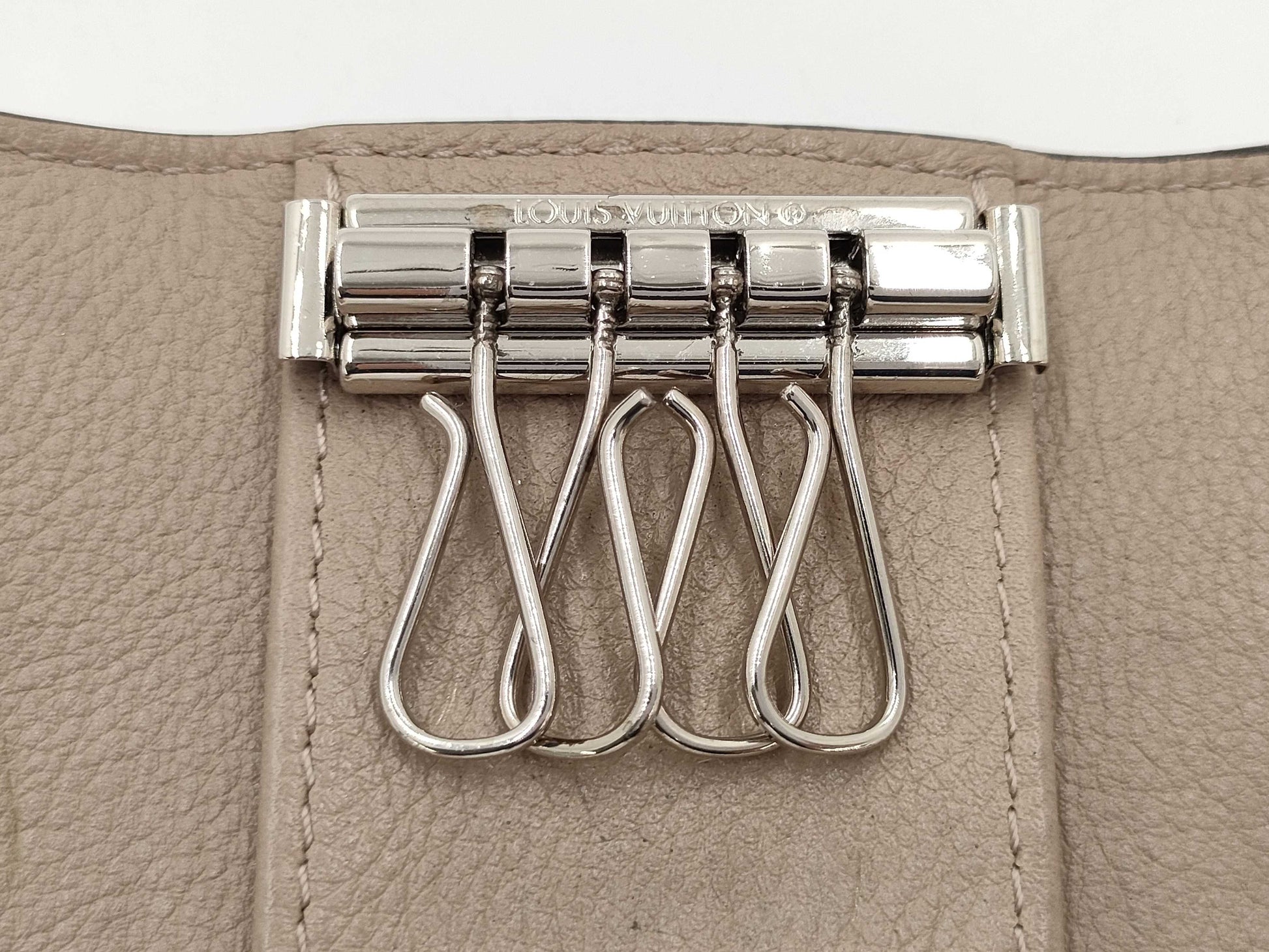 LOUIS VUITTON Mahina Key Case/Key Holder