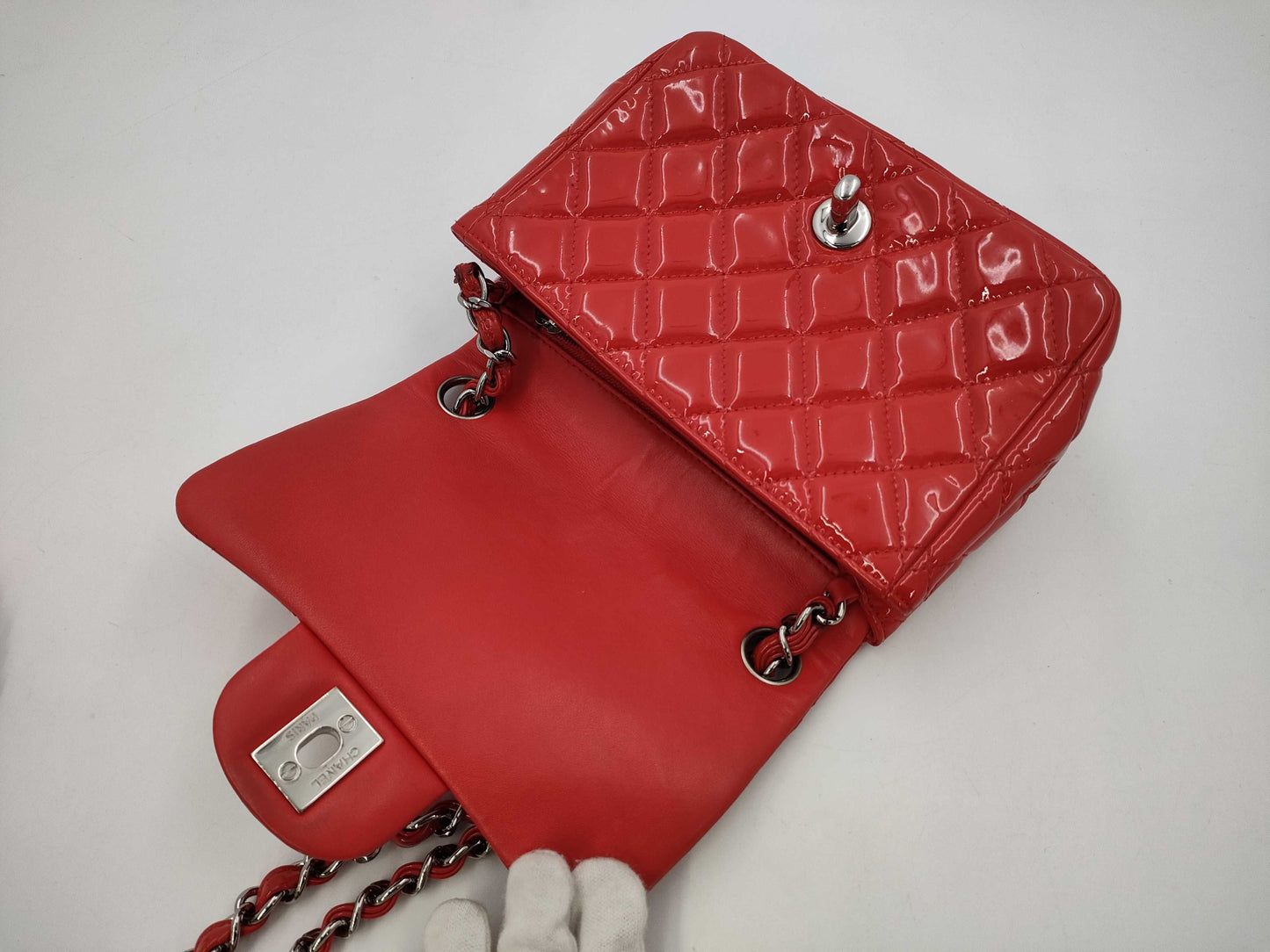 CHANEL CHANEL Mini Matelasse Patent Chain Shoulder Bag